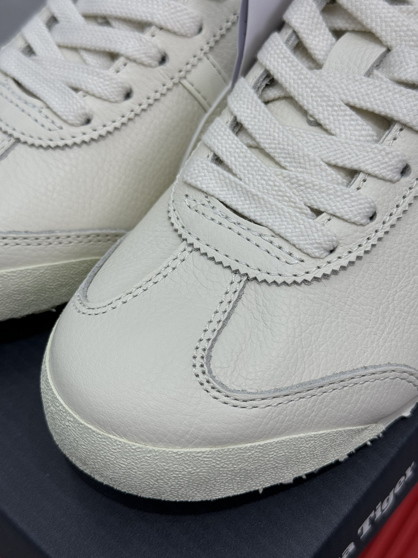
PK版出货！顶级头层，最强品质！
鬼冢虎 皮革面奶油白
ASICS Tiger  Mexico 66 
