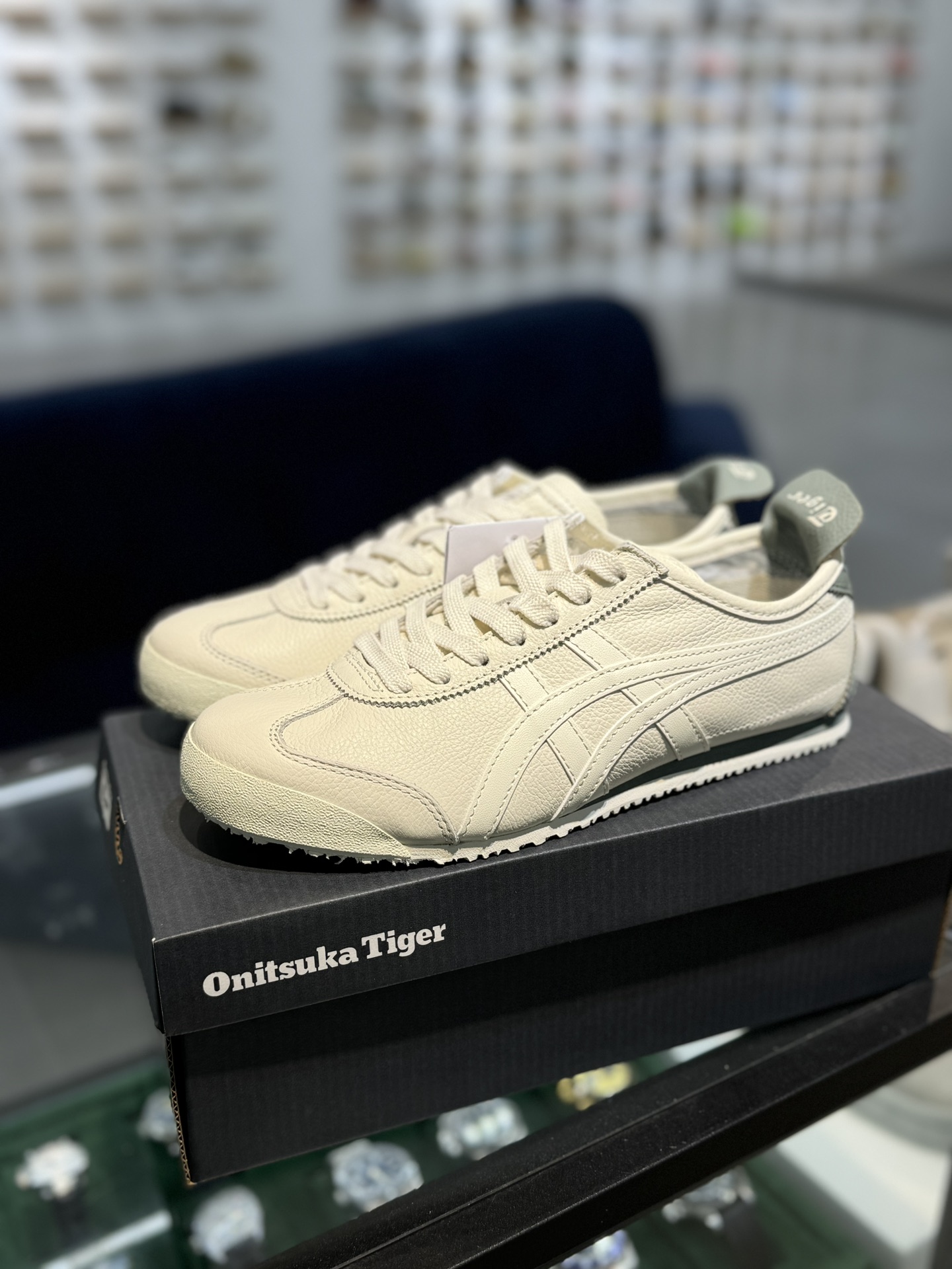 
PK版出货！顶级头层，最强品质！
鬼冢虎 皮革面奶油白
ASICS Tiger  Mexico 66 