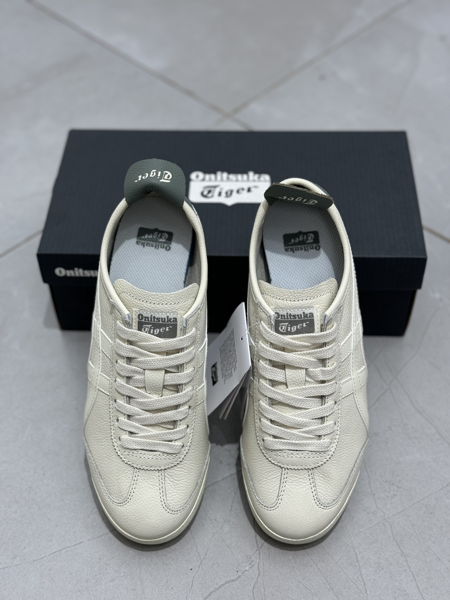 
PK版出货！顶级头层，最强品质！
鬼冢虎 皮革面奶油白
ASICS Tiger  Mexico 66 