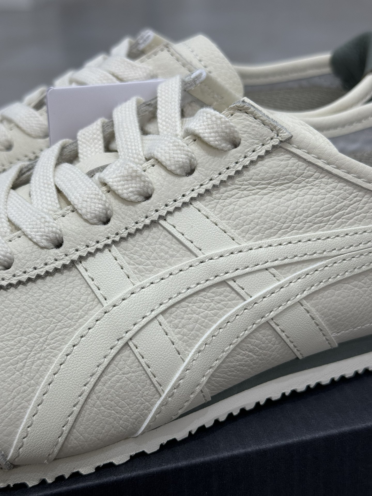 
PK版出货！顶级头层，最强品质！
鬼冢虎 皮革面奶油白
ASICS Tiger  Mexico 66 