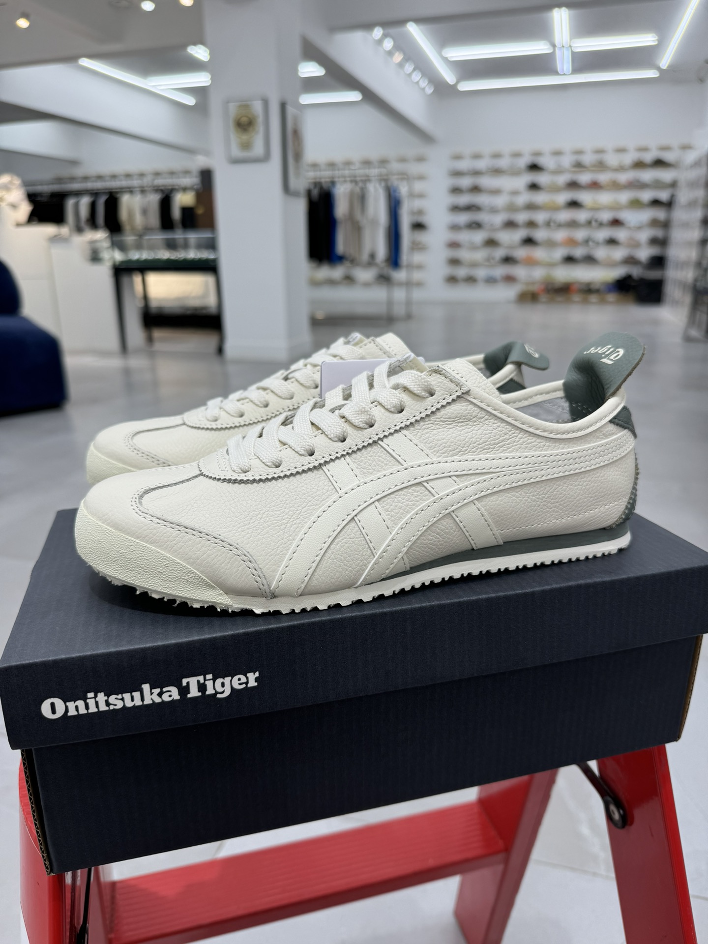 
PK版出货！顶级头层，最强品质！
鬼冢虎 皮革面奶油白
ASICS Tiger  Mexico 66 
