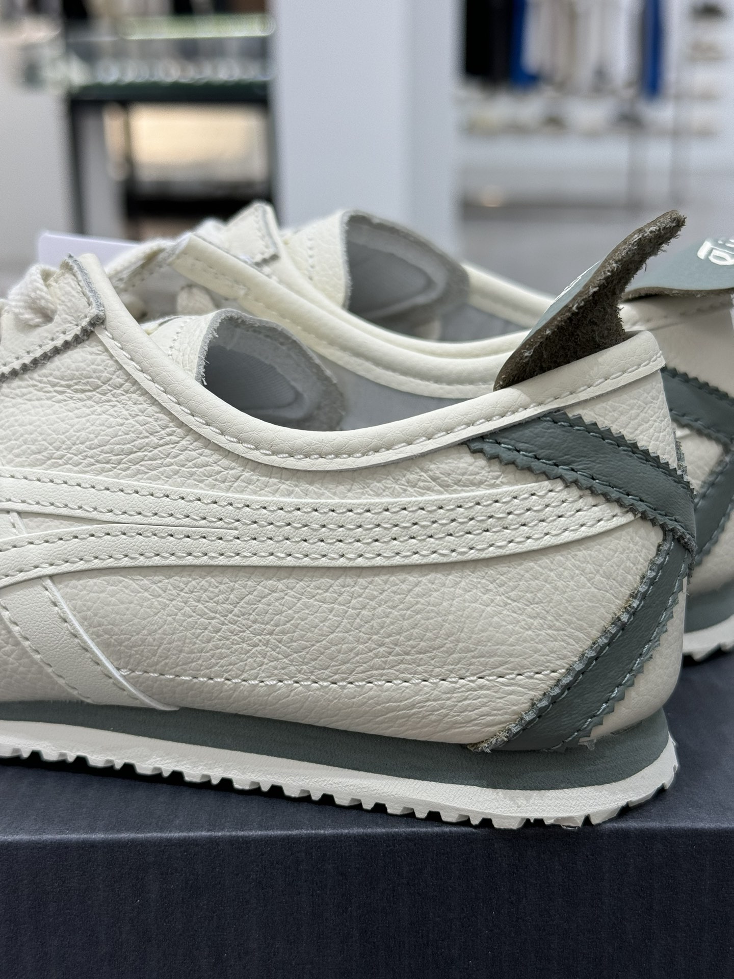 
PK版出货！顶级头层，最强品质！
鬼冢虎 皮革面奶油白
ASICS Tiger  Mexico 66 