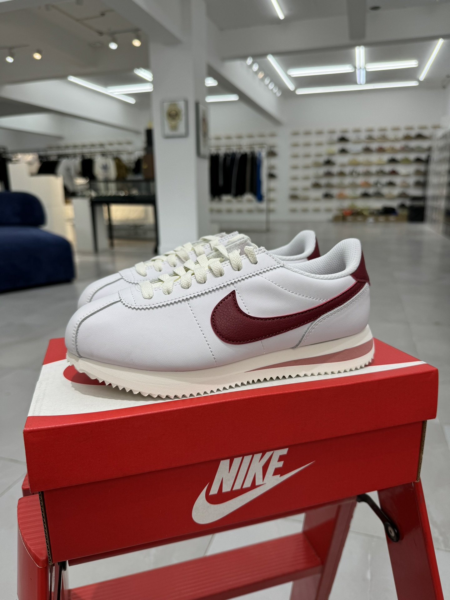 
Classic Cortez Leather 阿甘复古初代皮革慢跑鞋 白红 DN1791-103
35