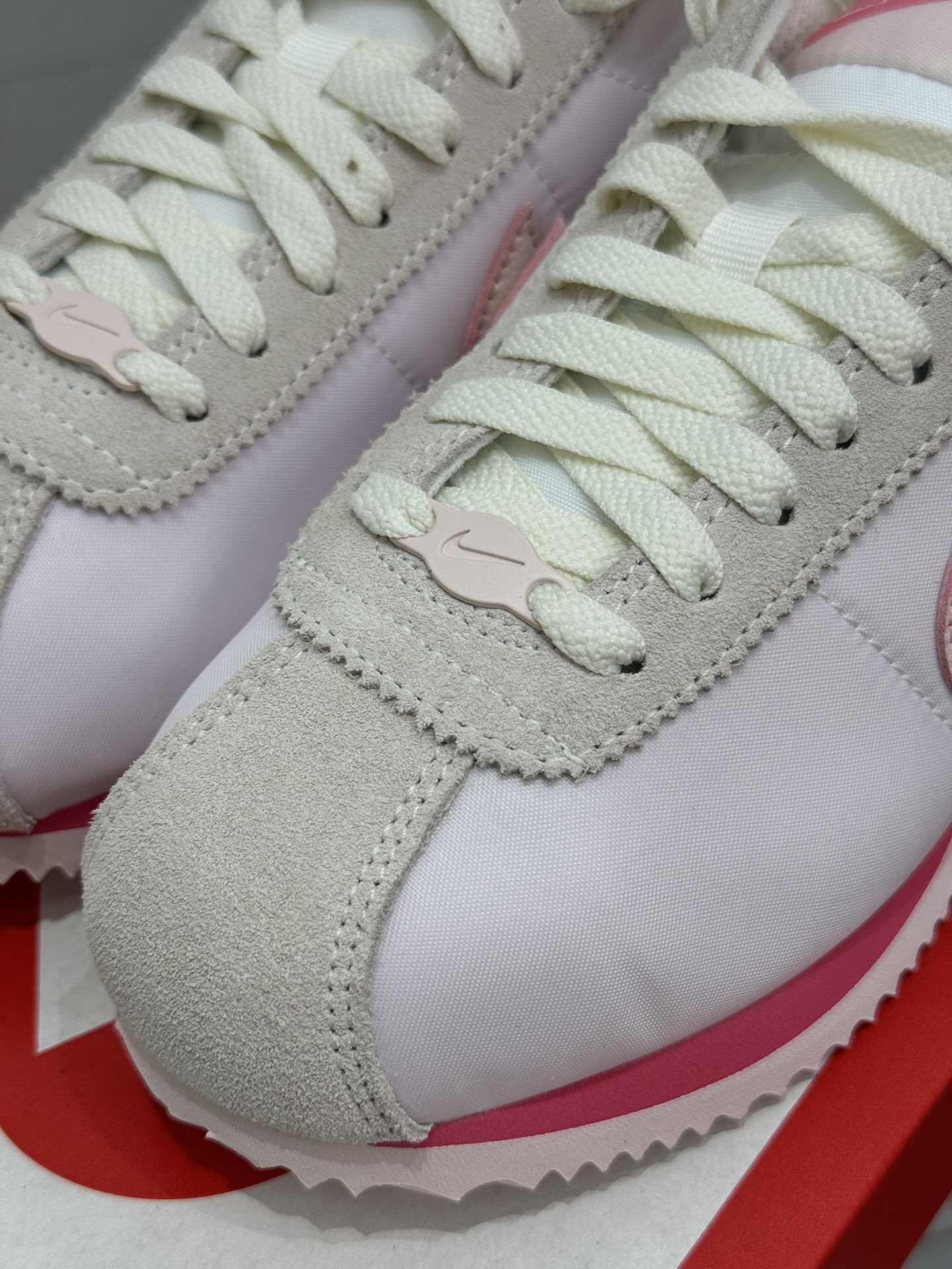 
Classic Cortez Leather 阿甘复古初代皮革慢跑鞋 米白粉 HF6410-666
3