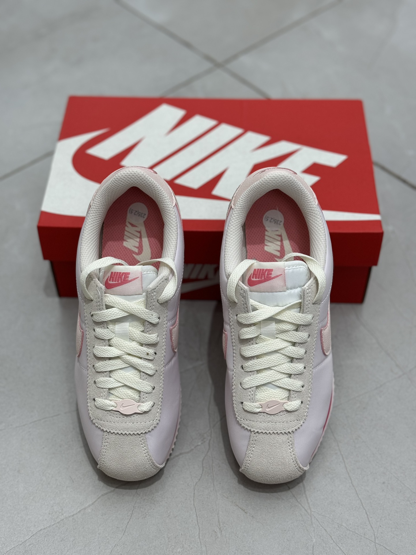 
Classic Cortez Leather 阿甘复古初代皮革慢跑鞋 米白粉 HF6410-666
3
