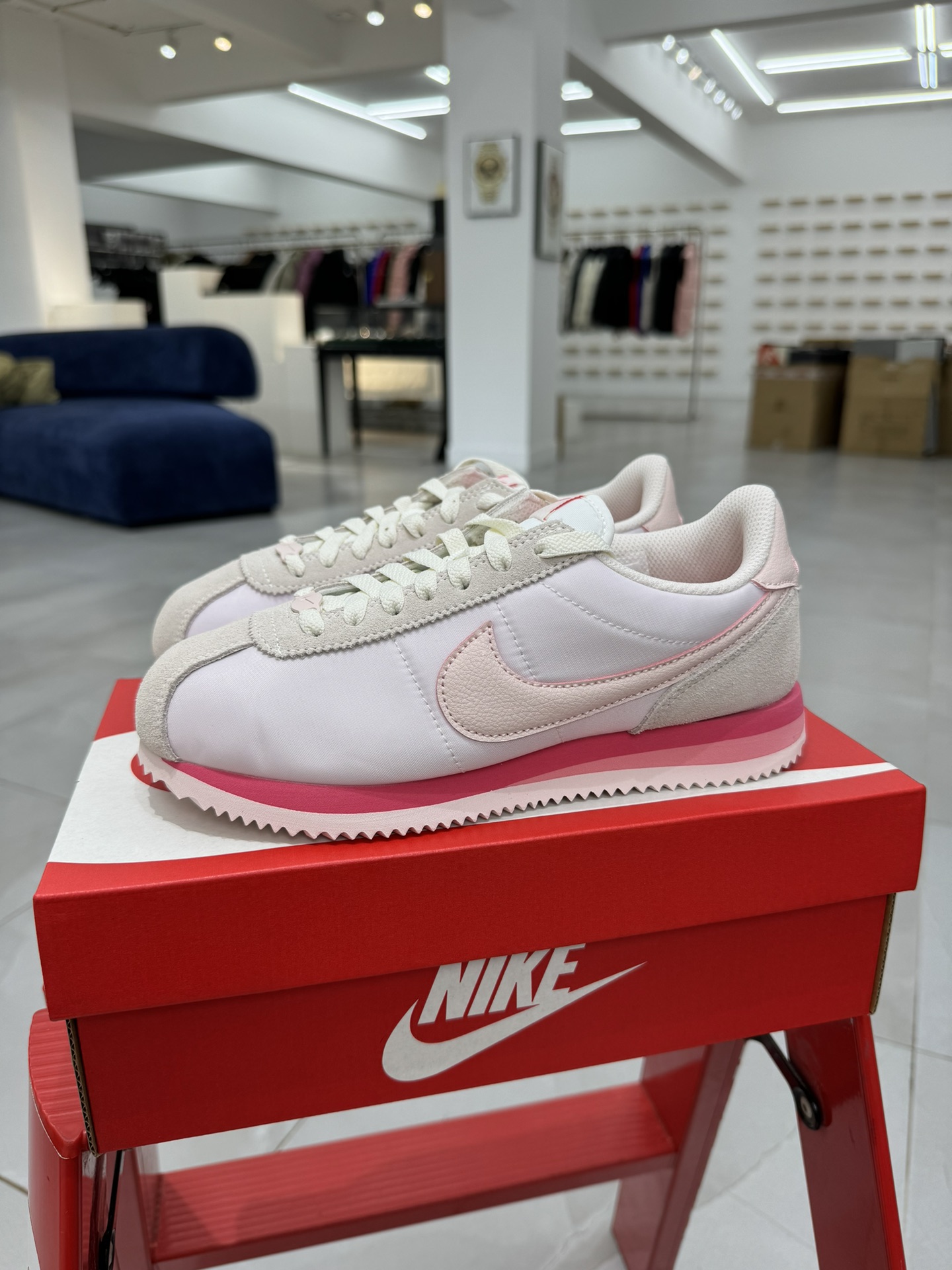 
Classic Cortez Leather 阿甘复古初代皮革慢跑鞋 米白粉 HF6410-666
3