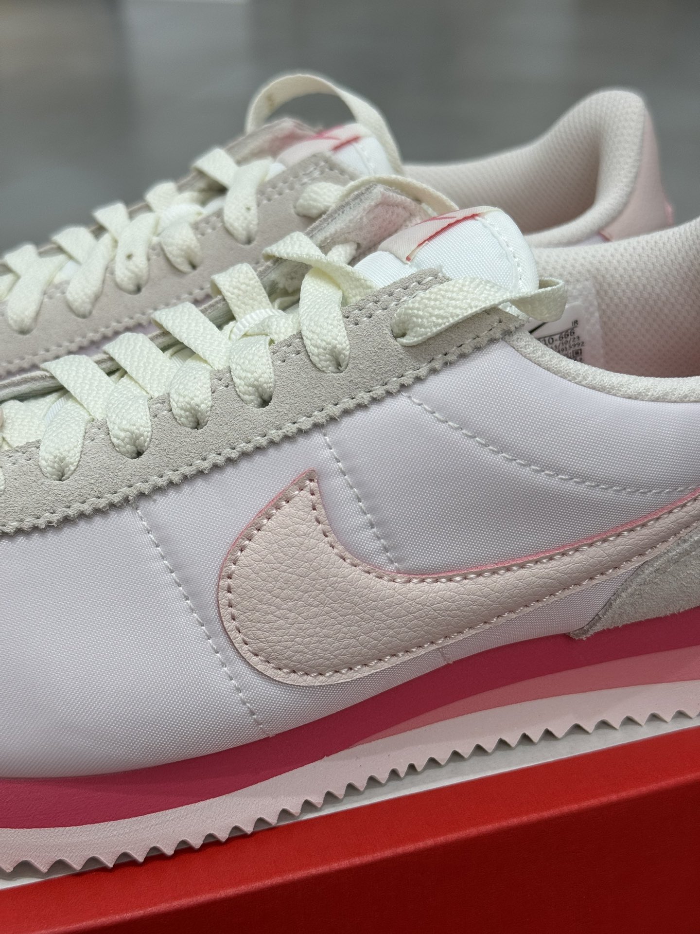 
Classic Cortez Leather 阿甘复古初代皮革慢跑鞋 米白粉 HF6410-666
3