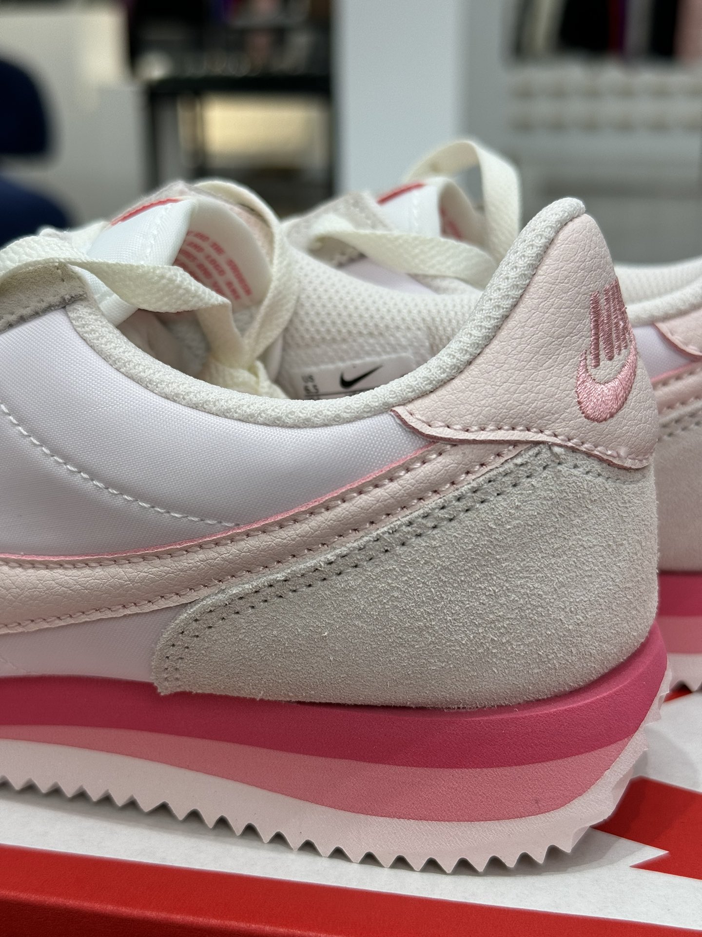 
Classic Cortez Leather 阿甘复古初代皮革慢跑鞋 米白粉 HF6410-666
3