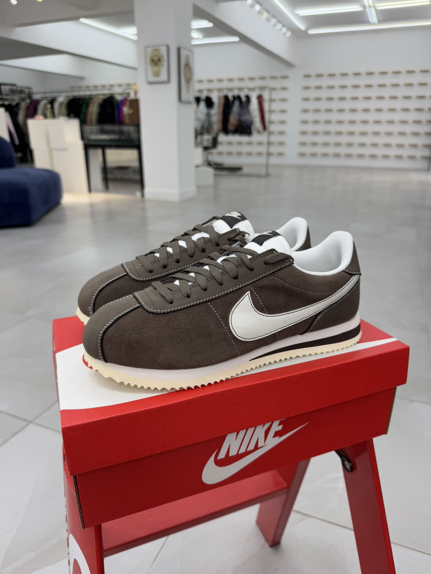 
Classic Cortez Leather 阿甘复古初代皮革慢跑鞋 麂皮棕白 FQ8144-237 