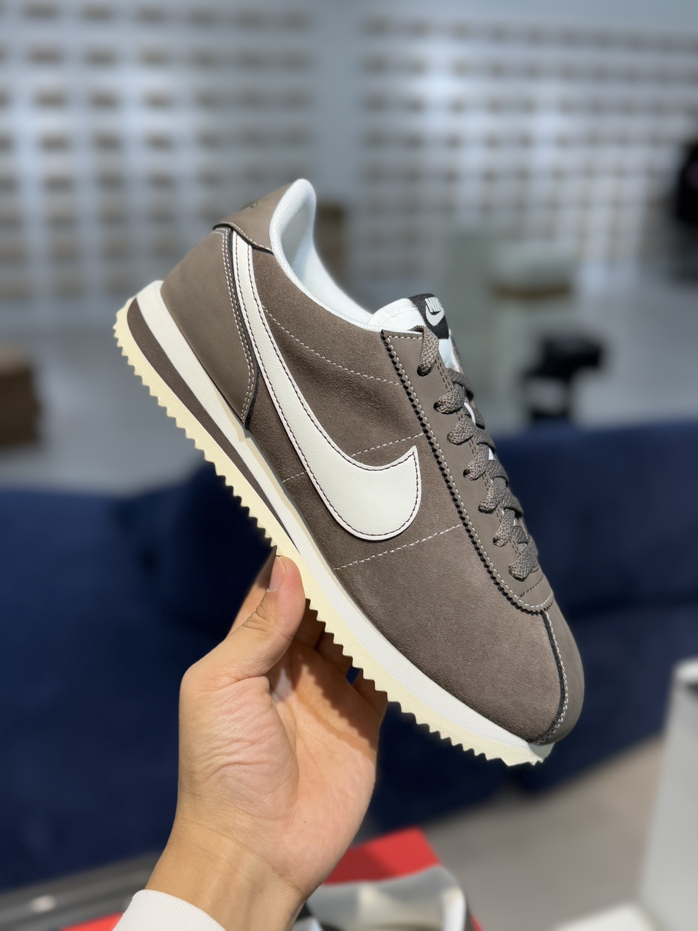 
Classic Cortez Leather 阿甘复古初代皮革慢跑鞋 麂皮棕白 FQ8144-237 