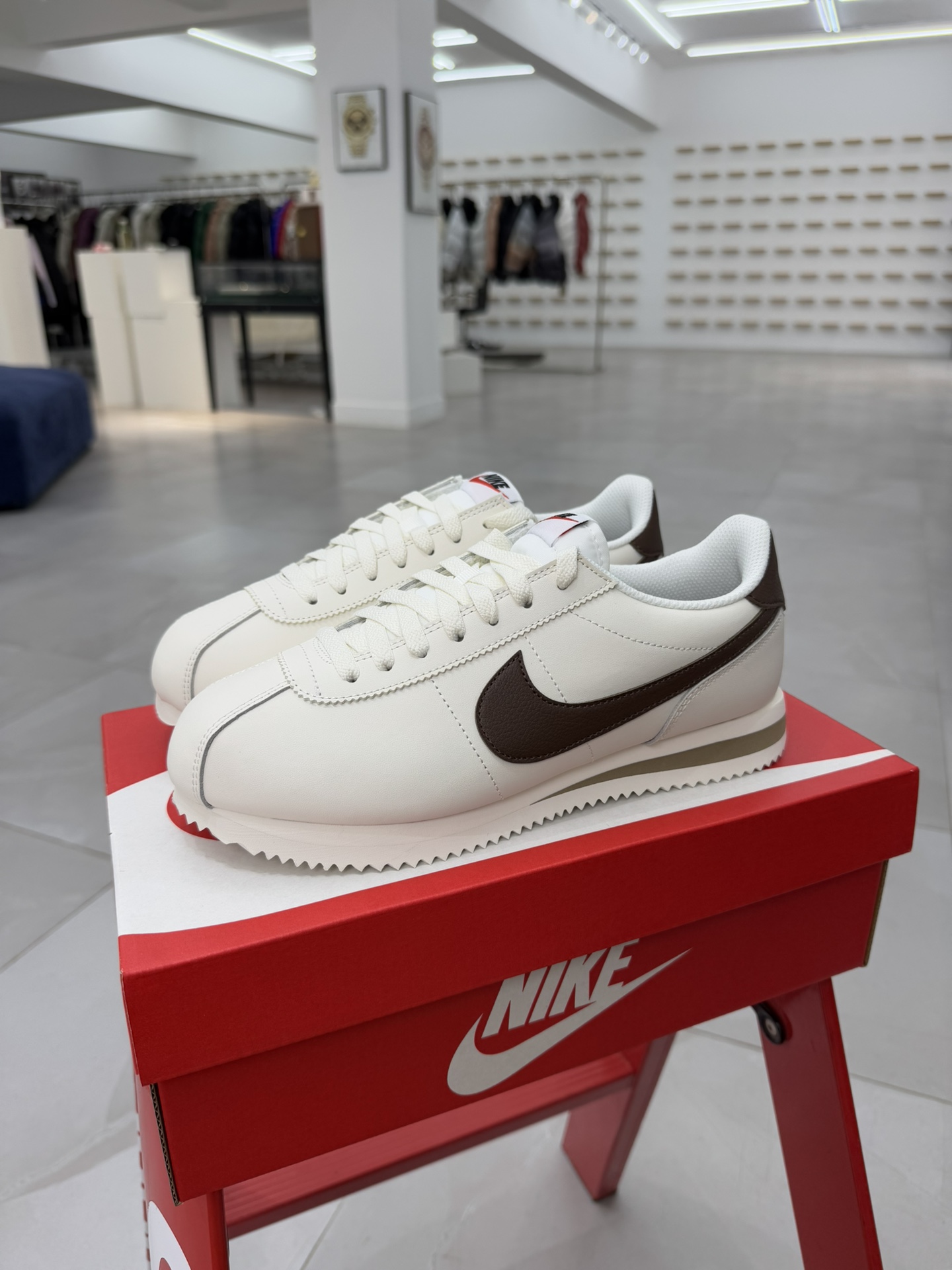 
Classic Cortez Leather 阿甘复古初代皮革慢跑鞋 白棕 DN1791-104
35