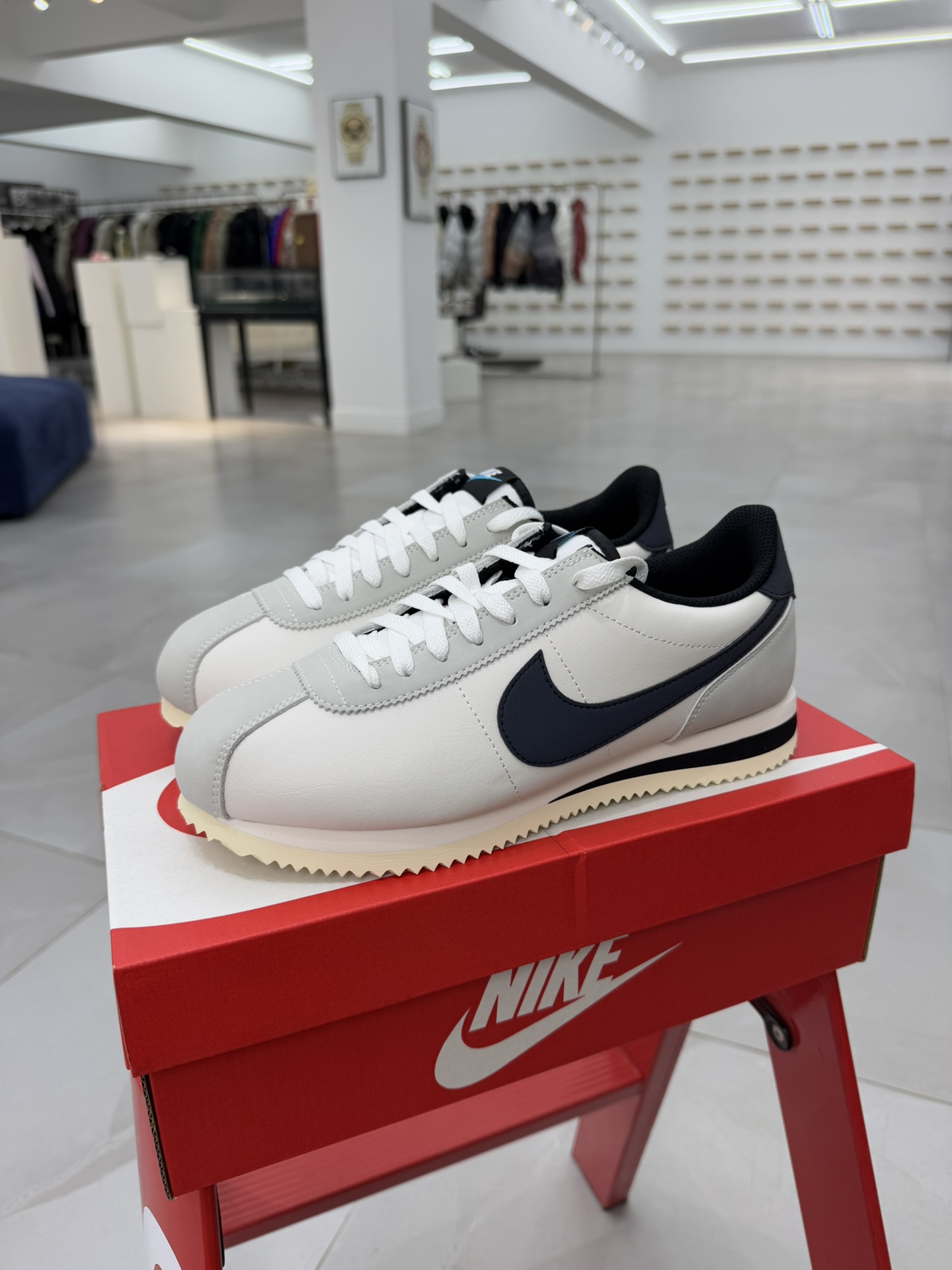 
Classic Cortez Leather 阿甘复古初代皮革慢跑鞋 白黑 FN7650-030
35