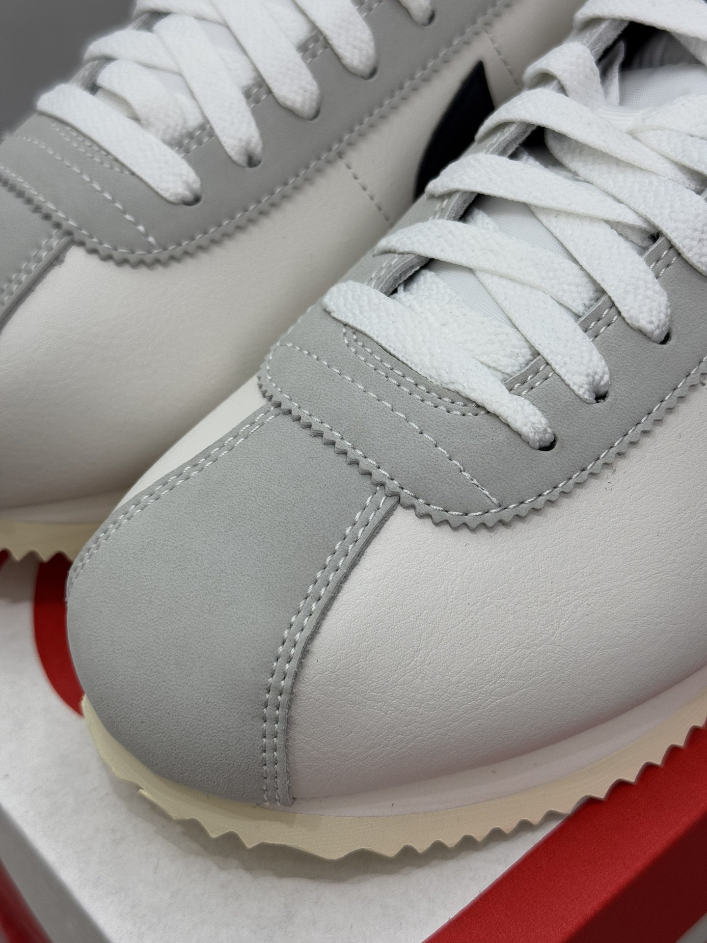 
Classic Cortez Leather 阿甘复古初代皮革慢跑鞋 白黑 FN7650-030
35