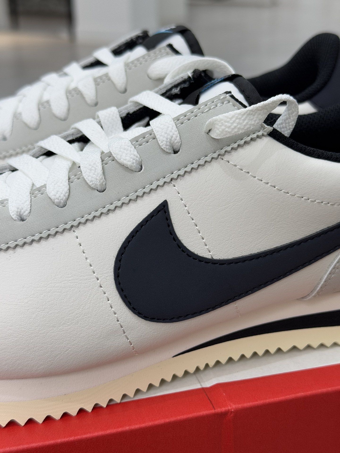 
Classic Cortez Leather 阿甘复古初代皮革慢跑鞋 白黑 FN7650-030
35