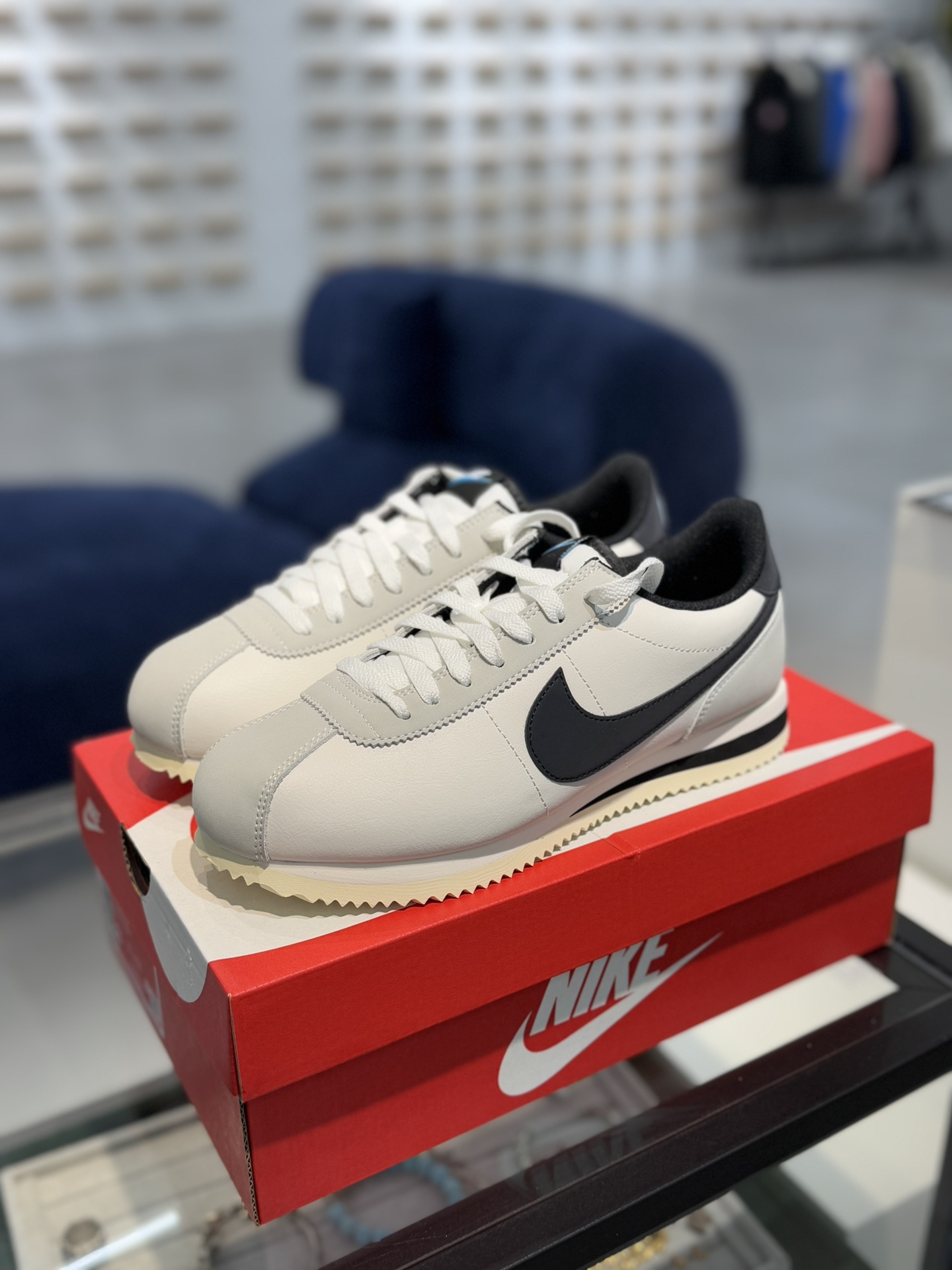 
Classic Cortez Leather 阿甘复古初代皮革慢跑鞋 白黑 FN7650-030
35