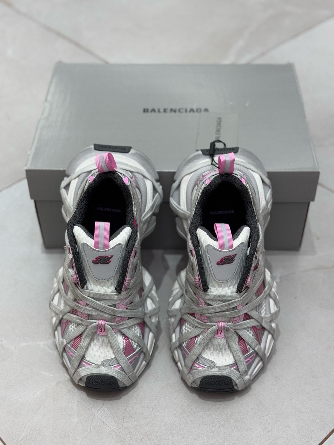  
XA版！BALENCIAGA 3XL绑带款 灰粉
巴黎世家十代 3XL老爹鞋复古做旧 3M反光
独家