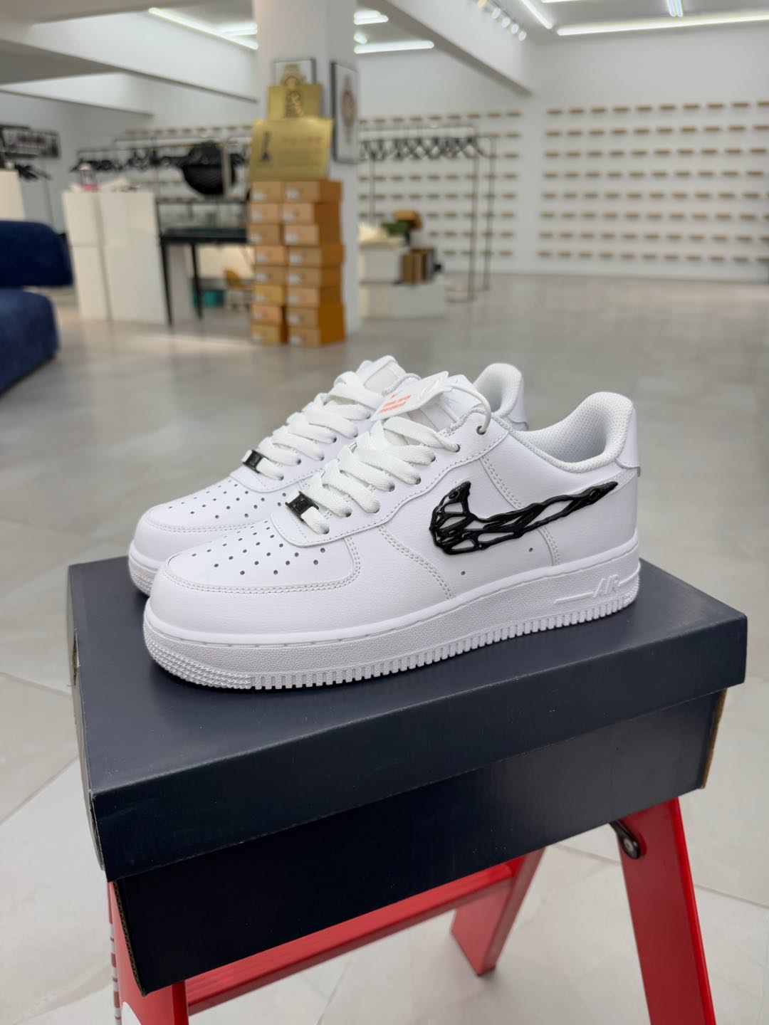 
空军！第514色：毒液白黑金属钩
Kobe Bryant x Nike Air Force 1
百分百
