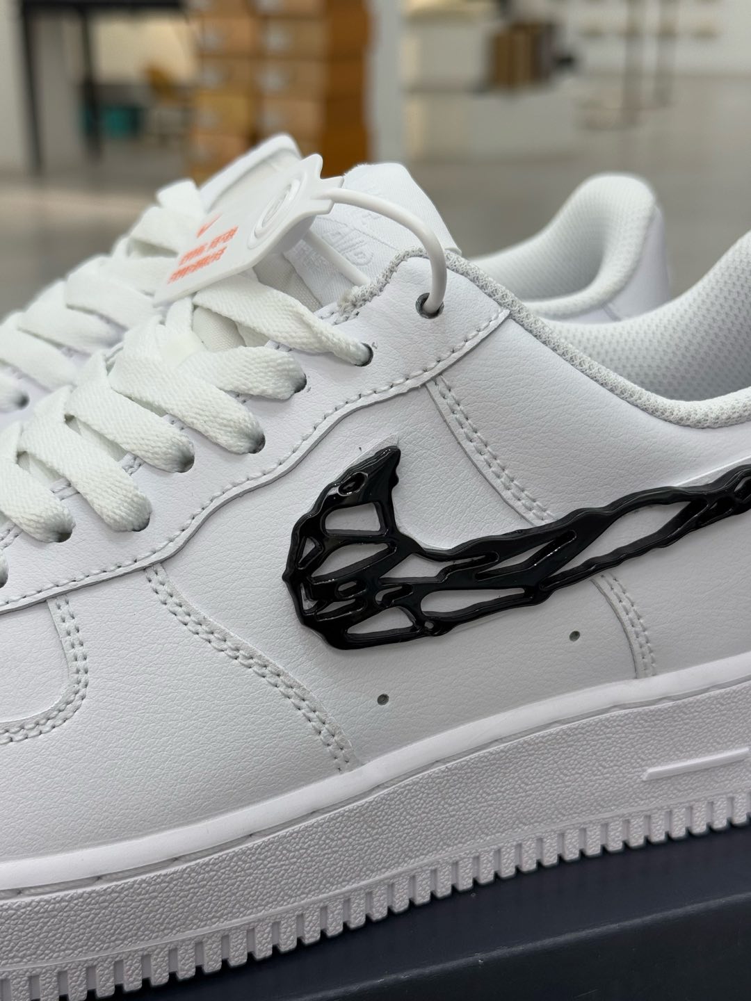 
空军！第514色：毒液白黑金属钩
Kobe Bryant x Nike Air Force 1
百分百