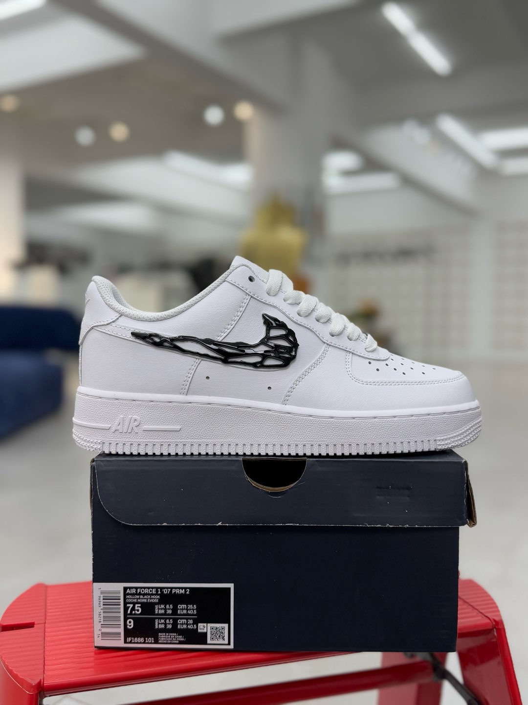 
空军！第514色：毒液白黑金属钩
Kobe Bryant x Nike Air Force 1
百分百
