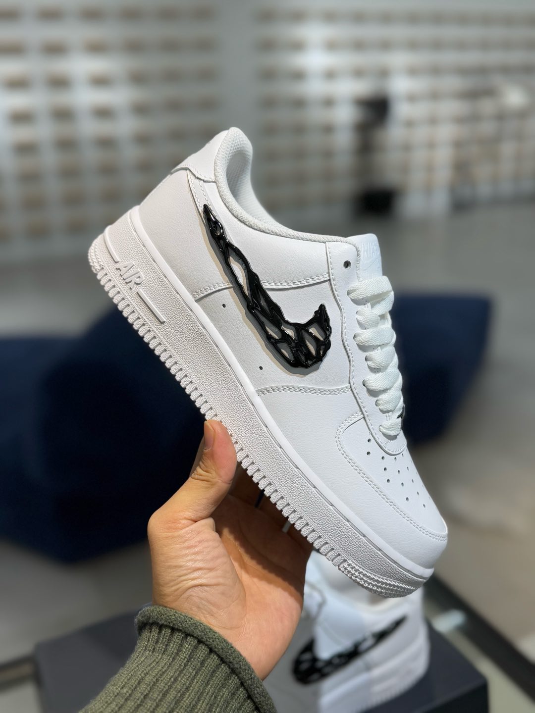 
空军！第514色：毒液白黑金属钩
Kobe Bryant x Nike Air Force 1
百分百