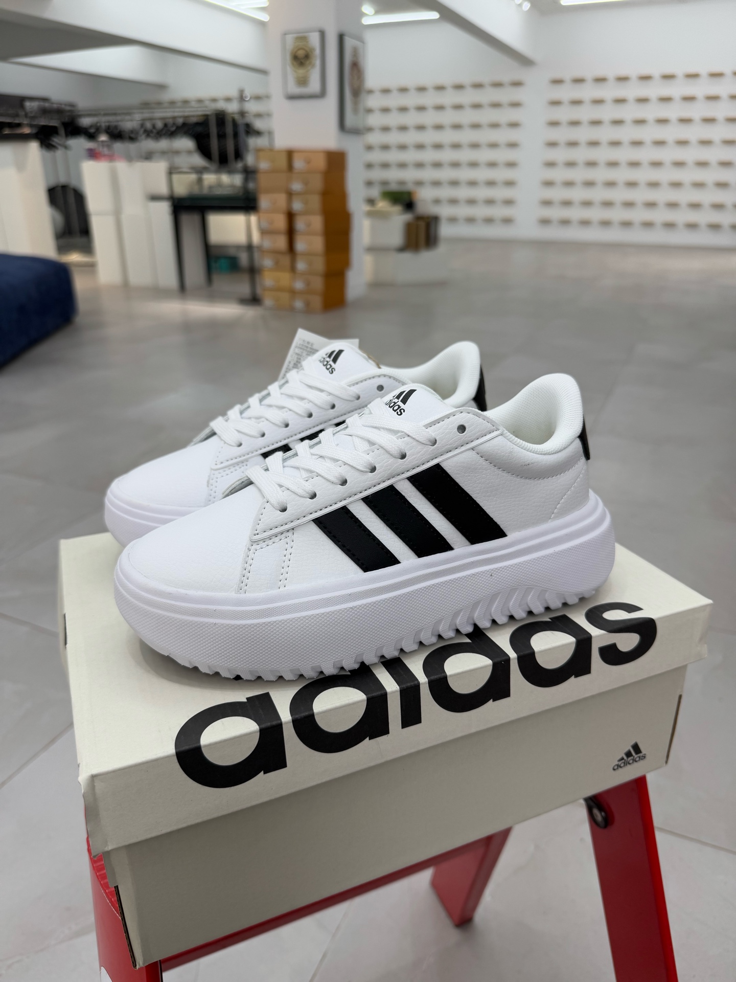  
adidas GRAND COURT 厚底鞋百搭单品
公司级adidas GRAND COURT 舒