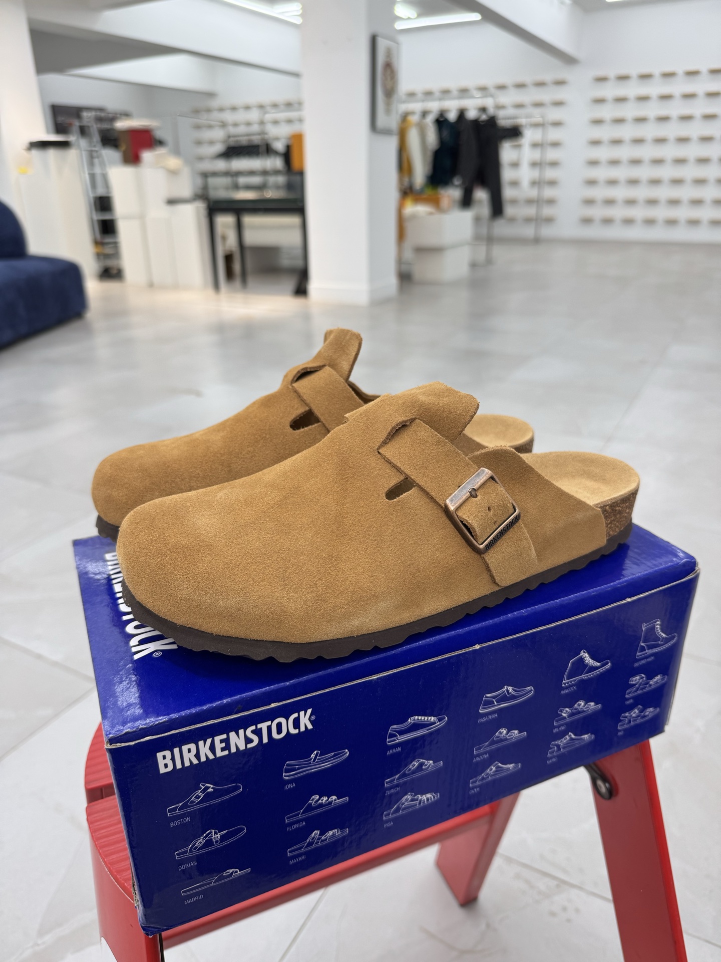 
勃肯birkenstock 单排扣半拖Mink栗色
强势重新回溯，颜色色卡精选主力输出！
【优质牛皮翻