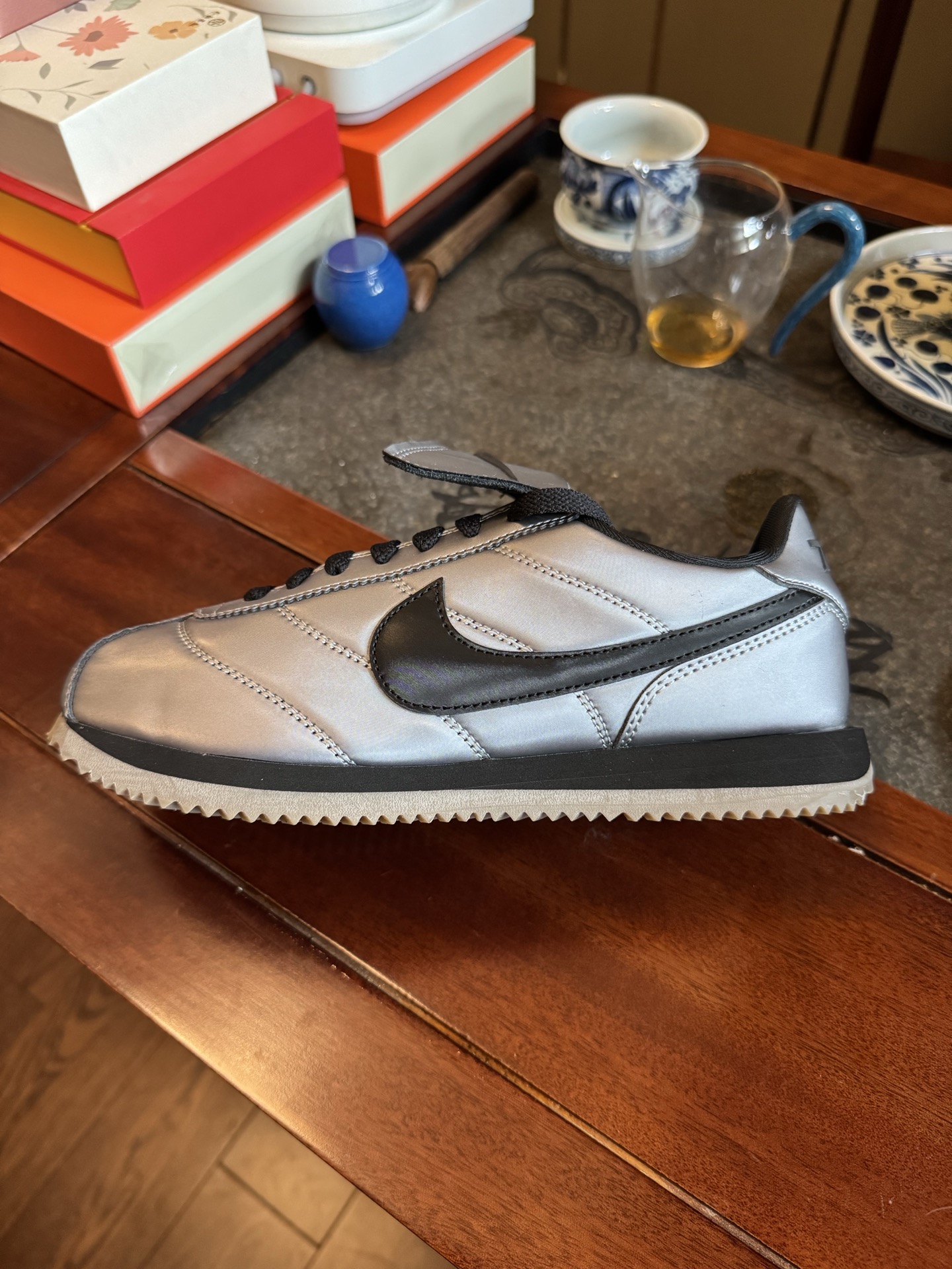  Classic Cortez Leather 阿甘复古初代皮革慢跑鞋 翻盖鞋舌银色 HQ3490-09