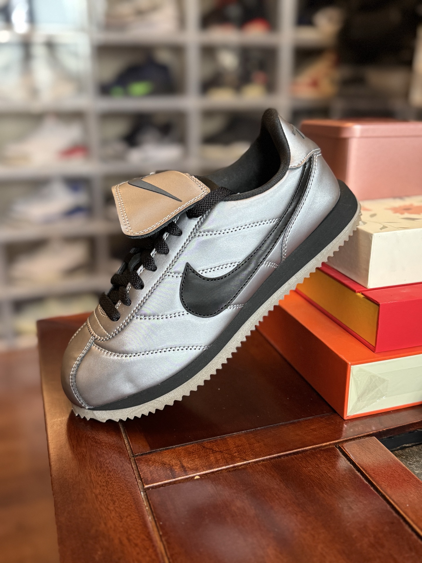  Classic Cortez Leather 阿甘复古初代皮革慢跑鞋 翻盖鞋舌银色 HQ3490-09