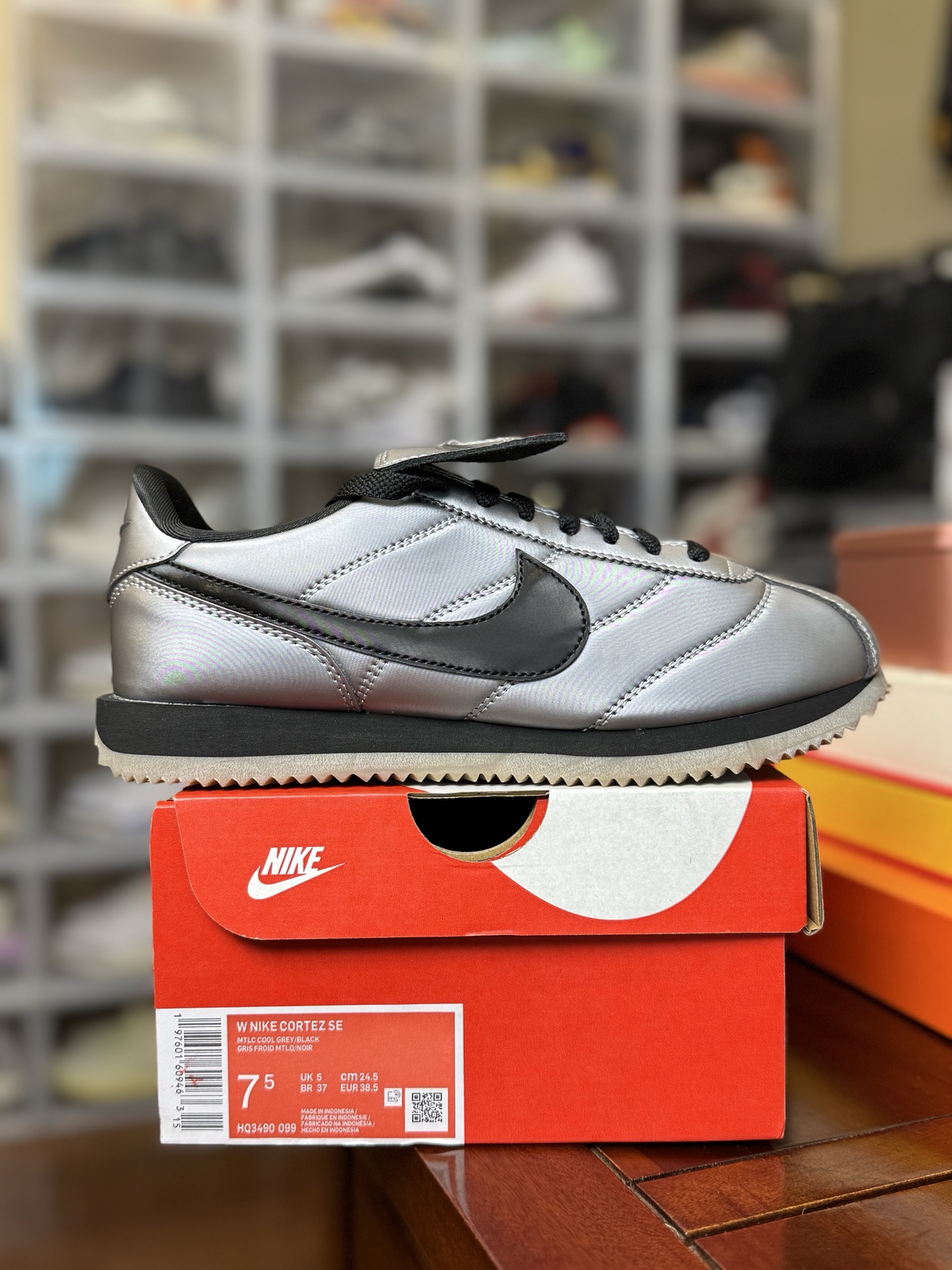  Classic Cortez Leather 阿甘复古初代皮革慢跑鞋 翻盖鞋舌银色 HQ3490-09