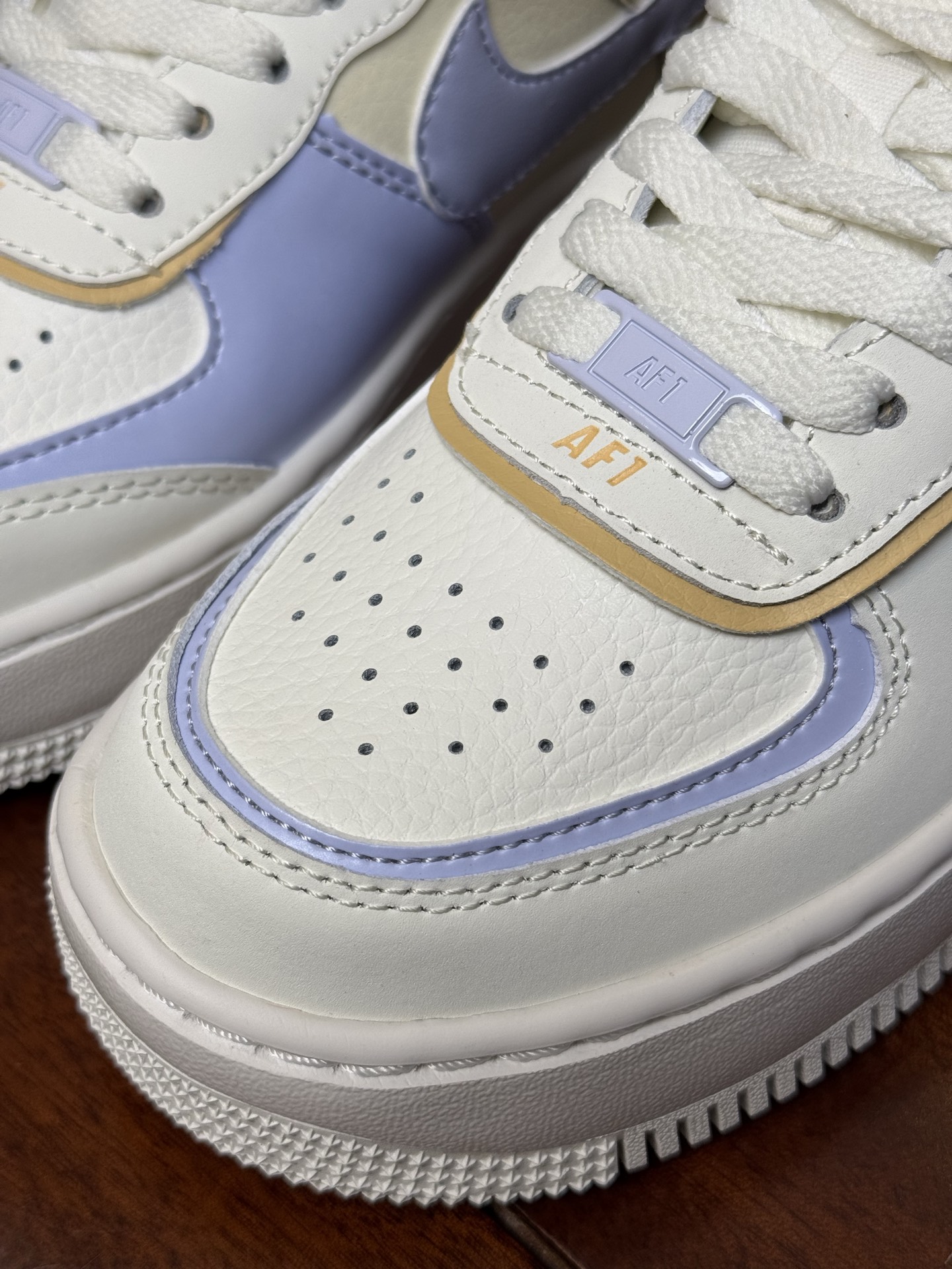  
空军！马卡龙系列第50色：白粉色
Nike AIR Force 1 Shadow 空军一号
百分百每