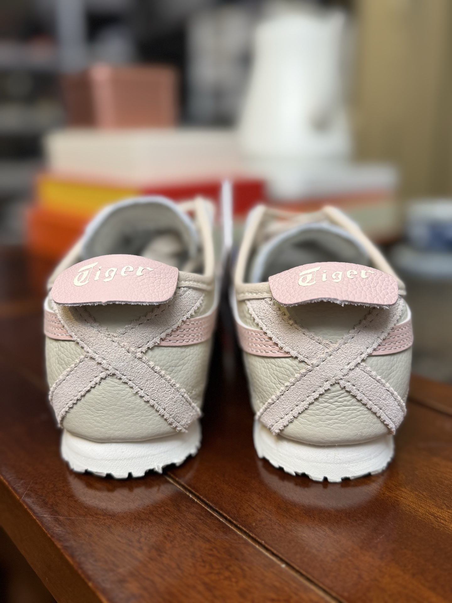 
PK版出货！顶级头层，最强品质！
鬼冢虎 皮革面米白粉
ASICS Tiger  Mexico 66 