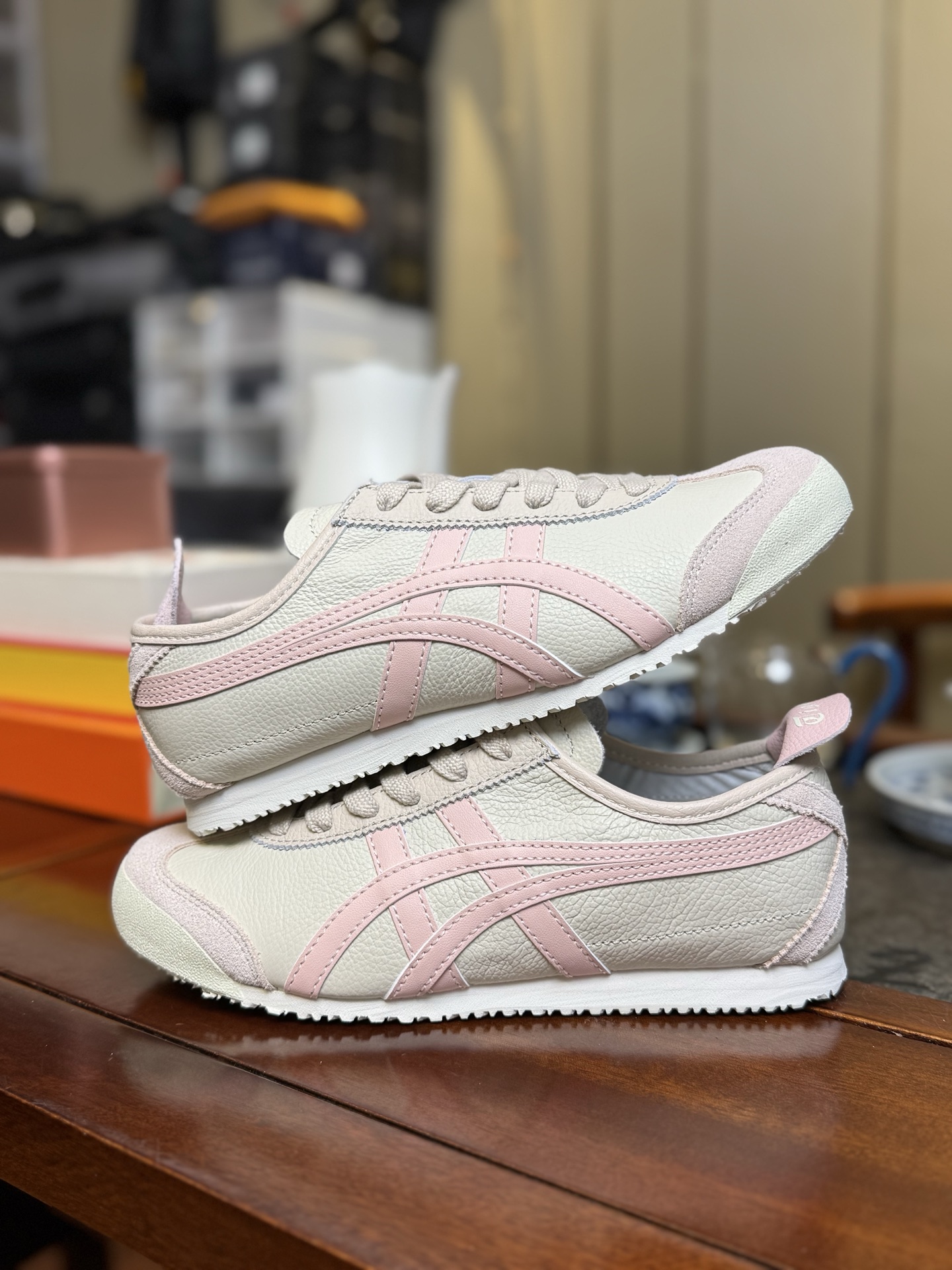 
PK版出货！顶级头层，最强品质！
鬼冢虎 皮革面米白粉
ASICS Tiger  Mexico 66 