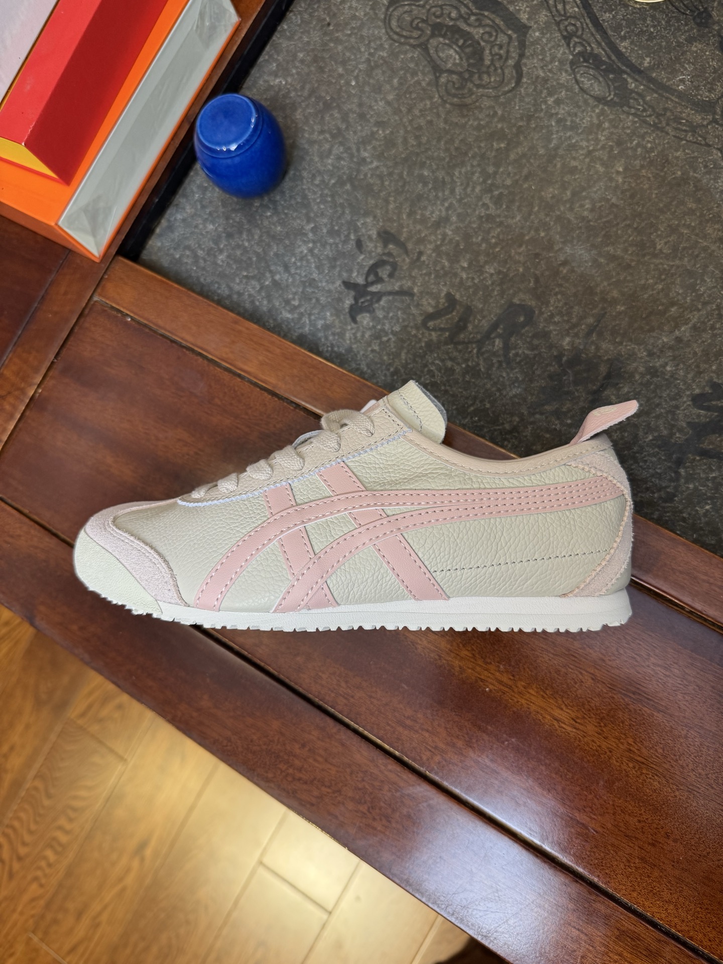 
PK版出货！顶级头层，最强品质！
鬼冢虎 皮革面米白粉
ASICS Tiger  Mexico 66 