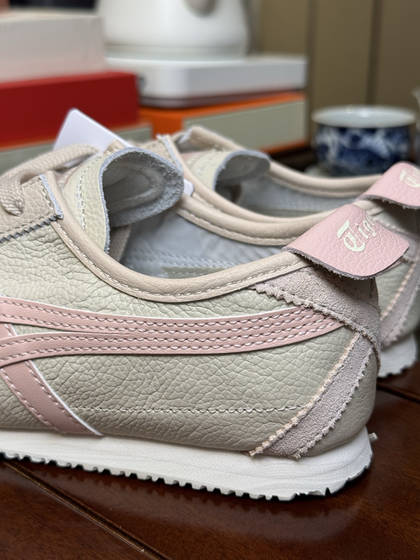 
PK版出货！顶级头层，最强品质！
鬼冢虎 皮革面米白粉
ASICS Tiger  Mexico 66 