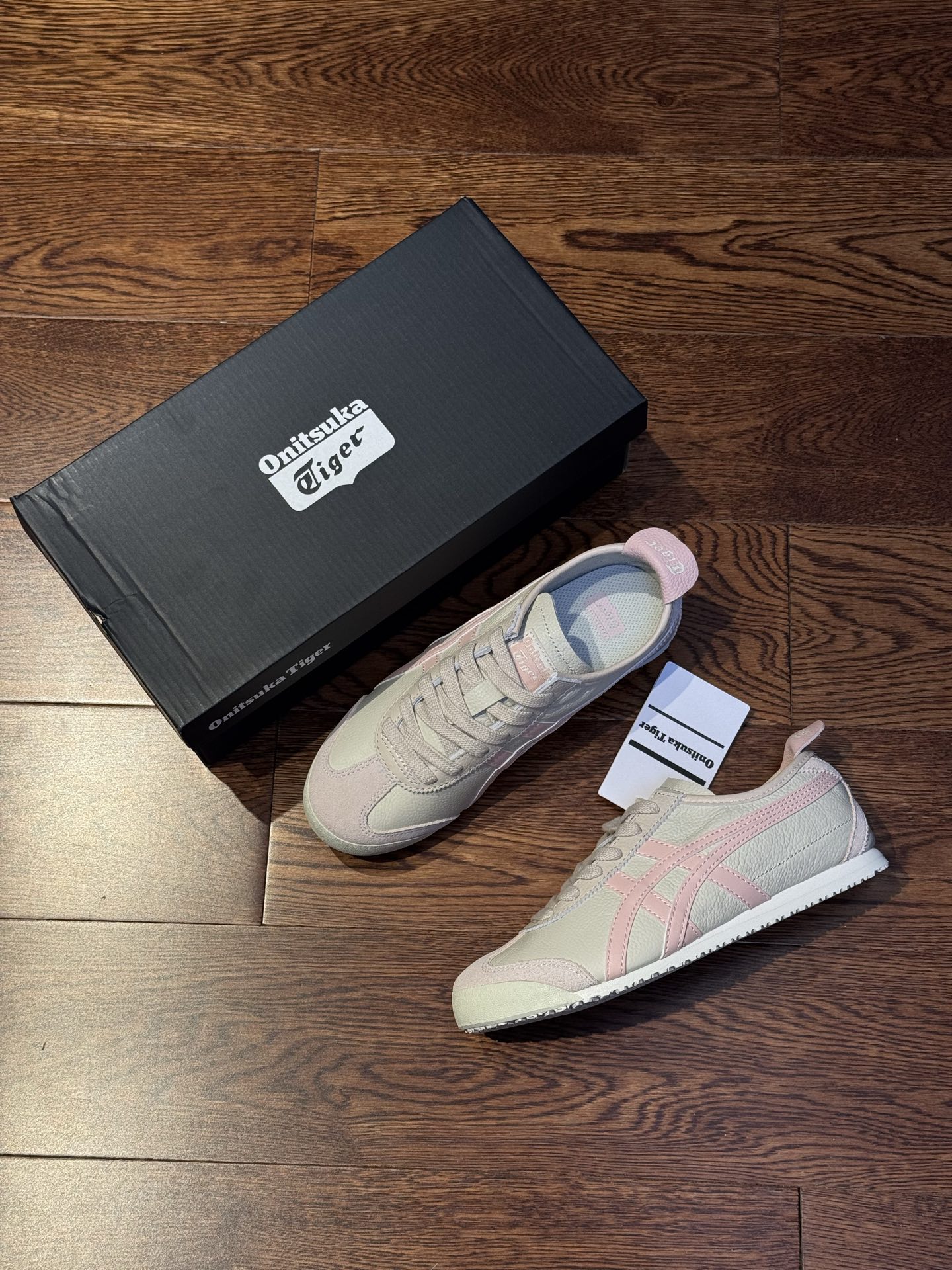 
PK版出货！顶级头层，最强品质！
鬼冢虎 皮革面米白粉
ASICS Tiger  Mexico 66 