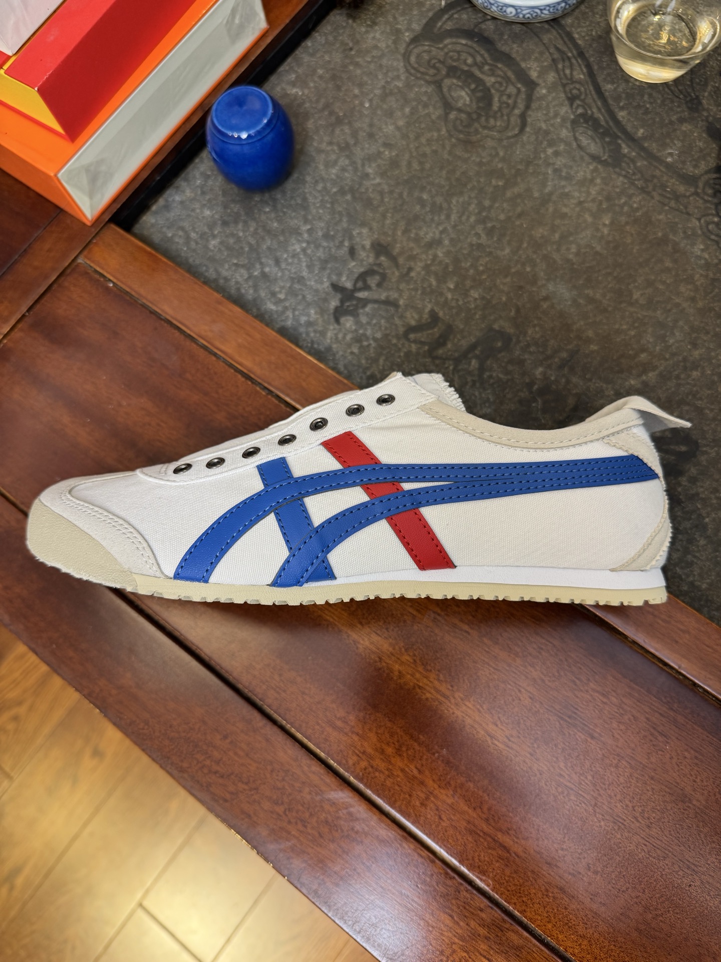 
PK版出货！顶级布面，最强品质！
鬼冢虎 帆布面一脚蹬 经典白红蓝
ASICS Tiger  Mexi