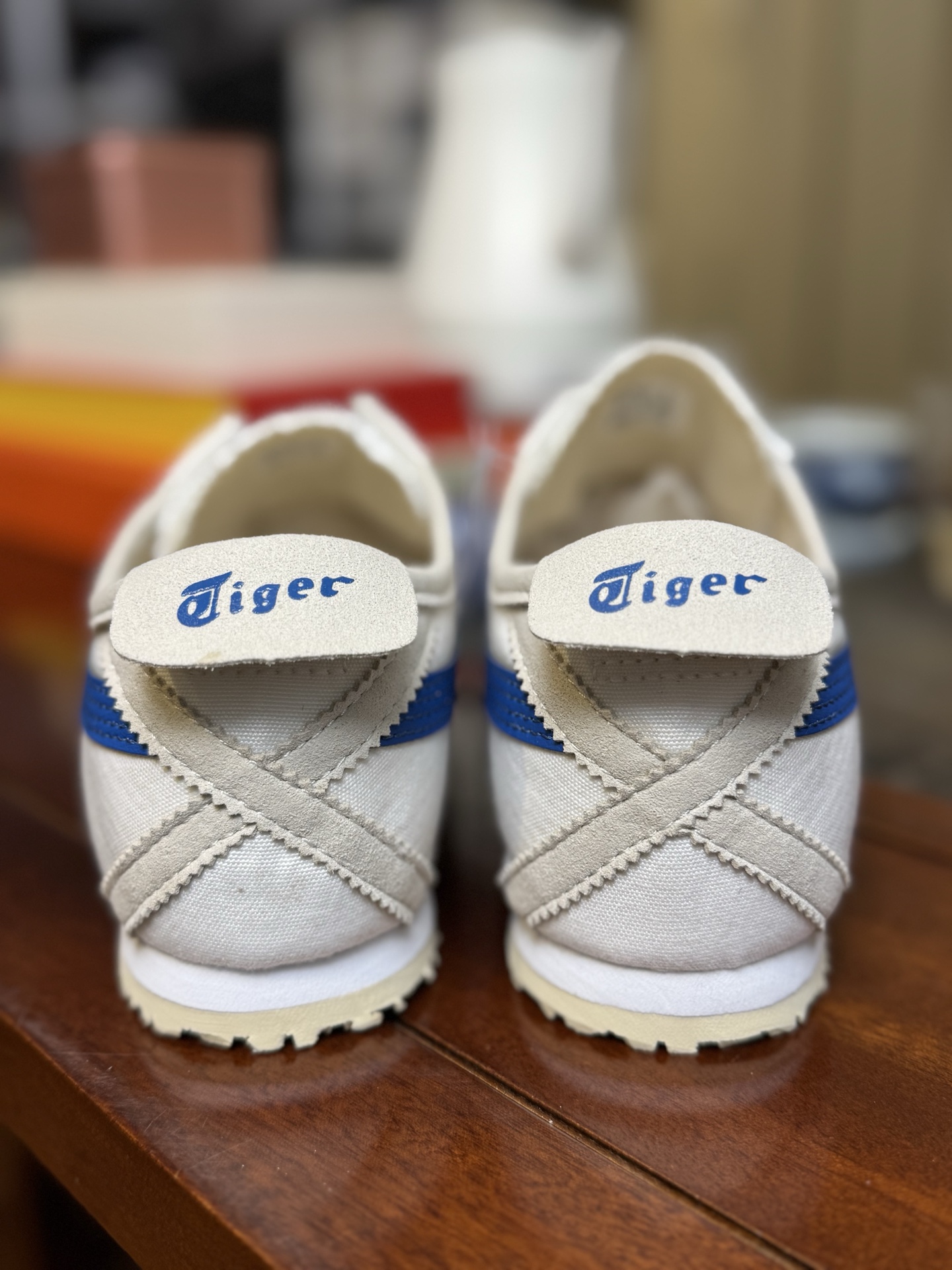 
PK版出货！顶级布面，最强品质！
鬼冢虎 帆布面一脚蹬 经典白红蓝
ASICS Tiger  Mexi