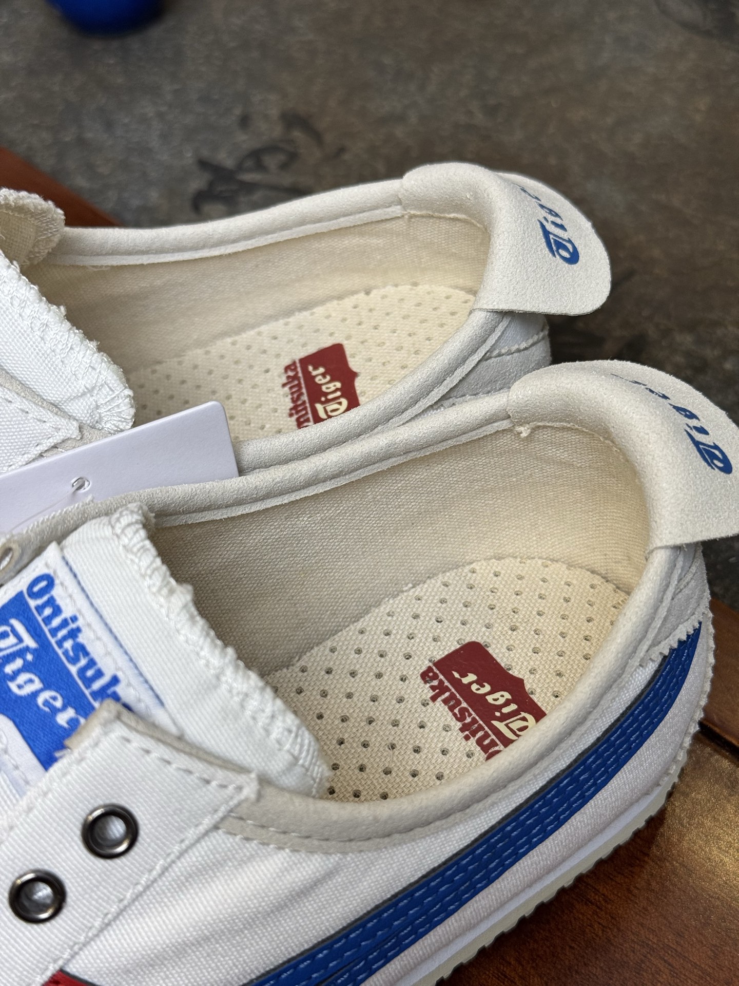 
PK版出货！顶级布面，最强品质！
鬼冢虎 帆布面一脚蹬 经典白红蓝
ASICS Tiger  Mexi