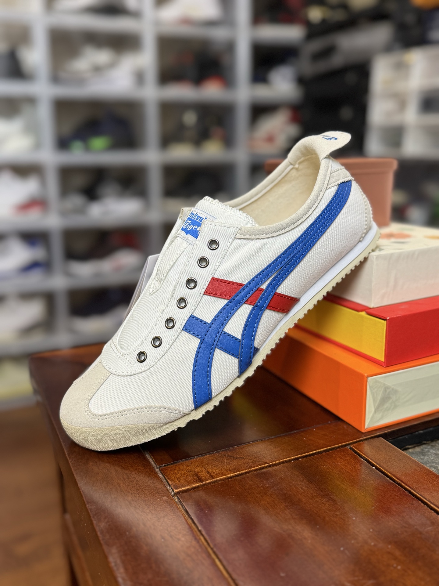
PK版出货！顶级布面，最强品质！
鬼冢虎 帆布面一脚蹬 经典白红蓝
ASICS Tiger  Mexi