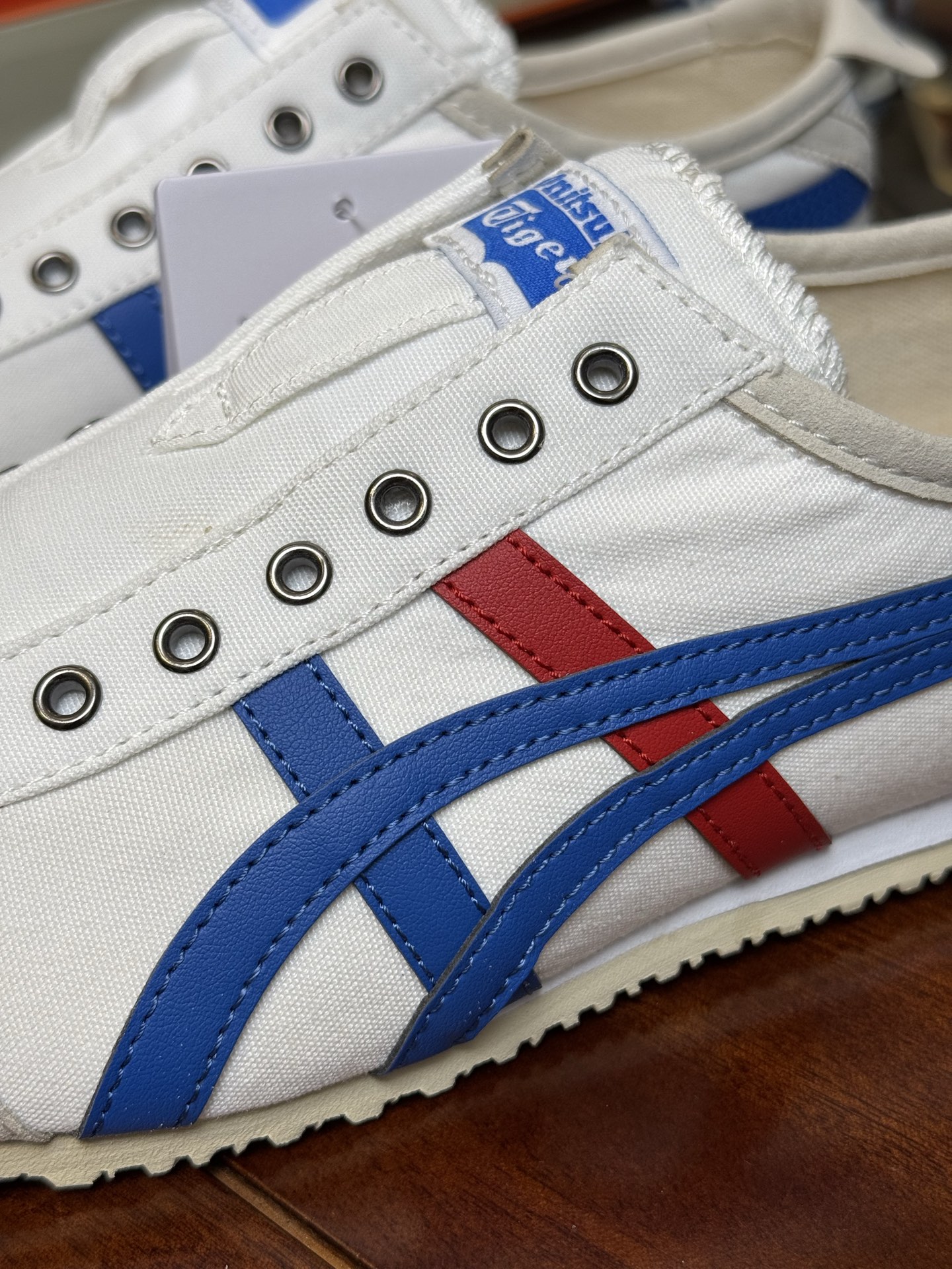 
PK版出货！顶级布面，最强品质！
鬼冢虎 帆布面一脚蹬 经典白红蓝
ASICS Tiger  Mexi