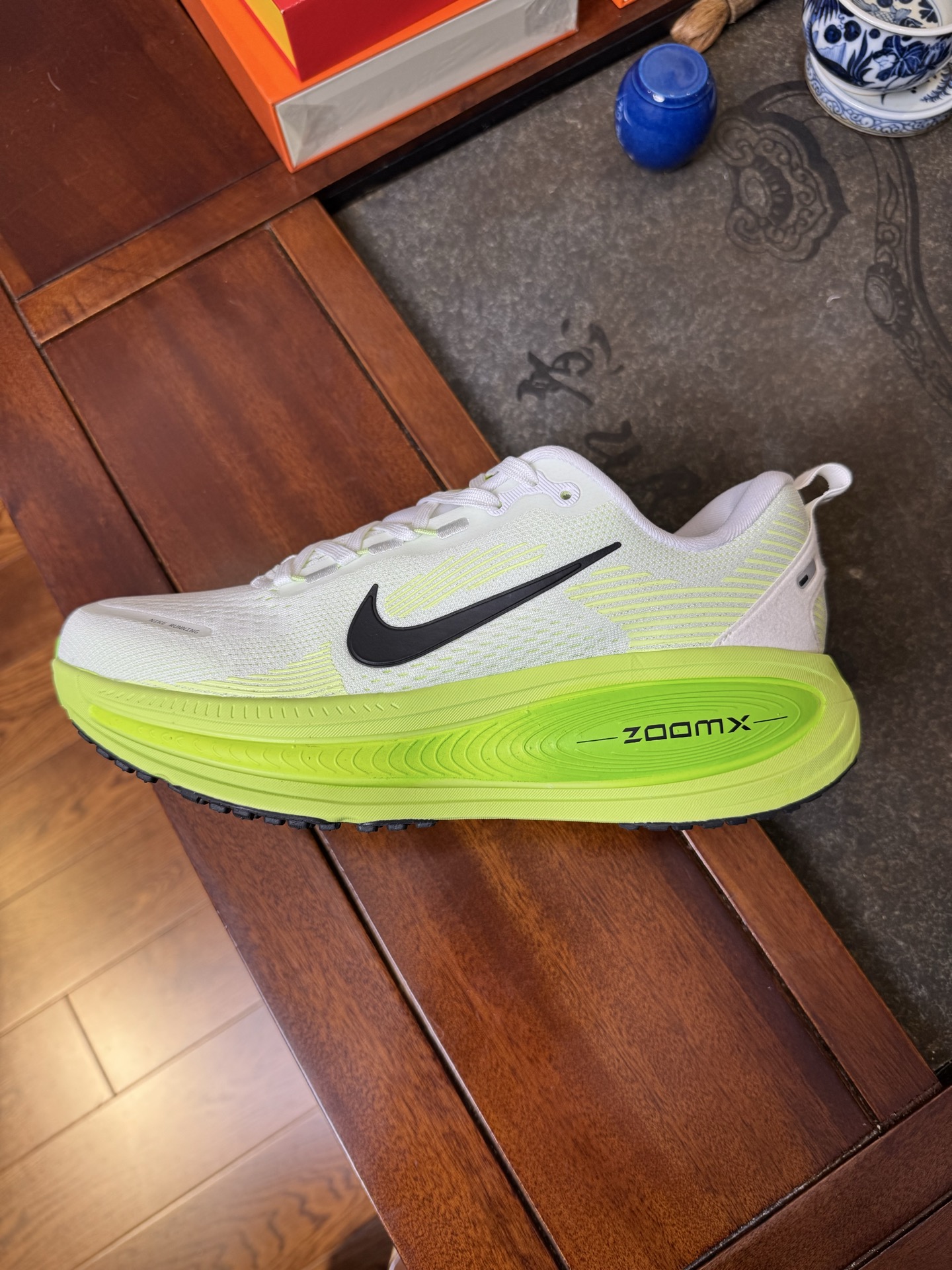 
Nike Vomero 18 马拉松跑鞋 第2色白绿 HM6803-100
尺码36-45带半码