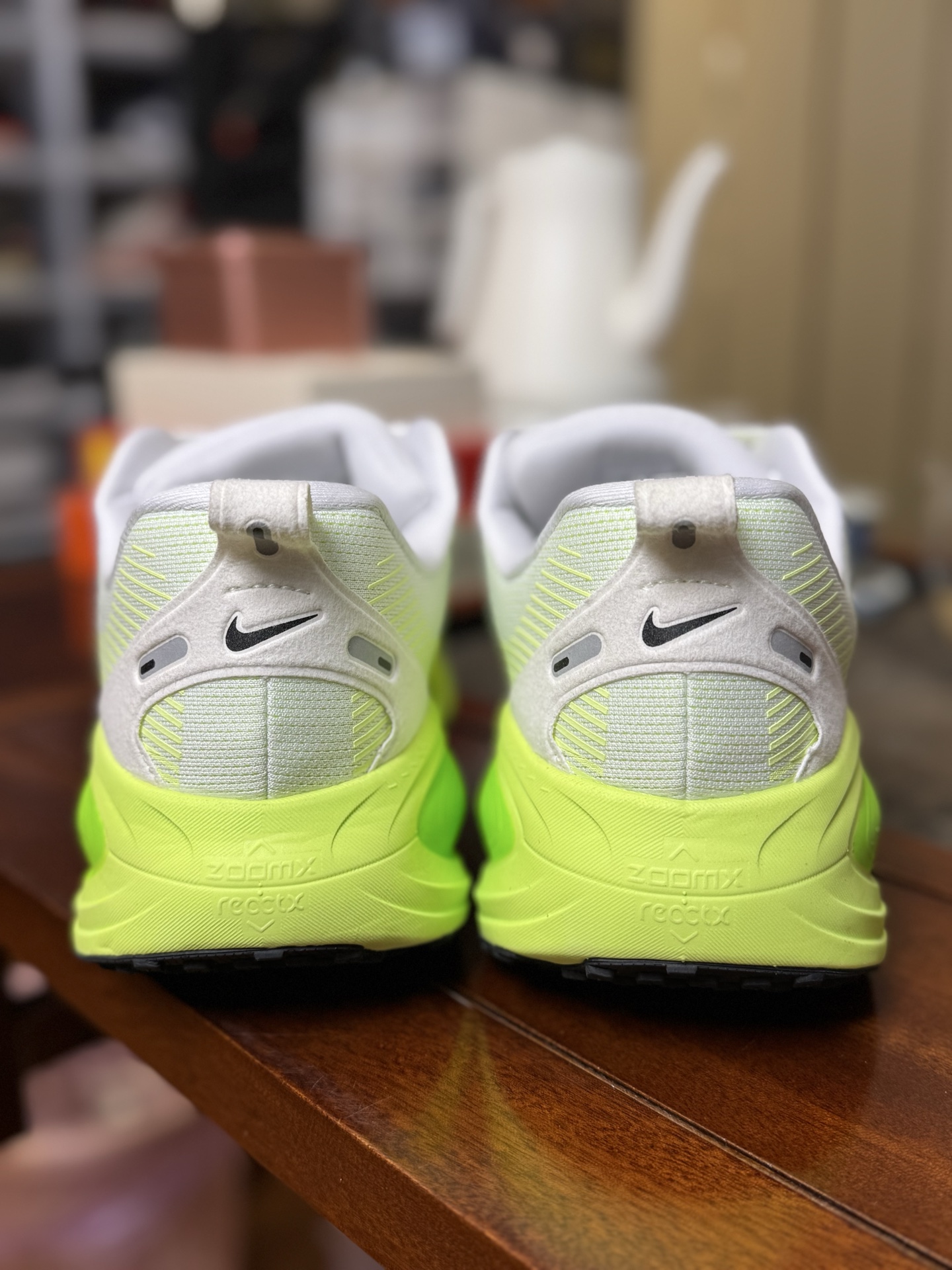 
Nike Vomero 18 马拉松跑鞋 第2色白绿 HM6803-100
尺码36-45带半码