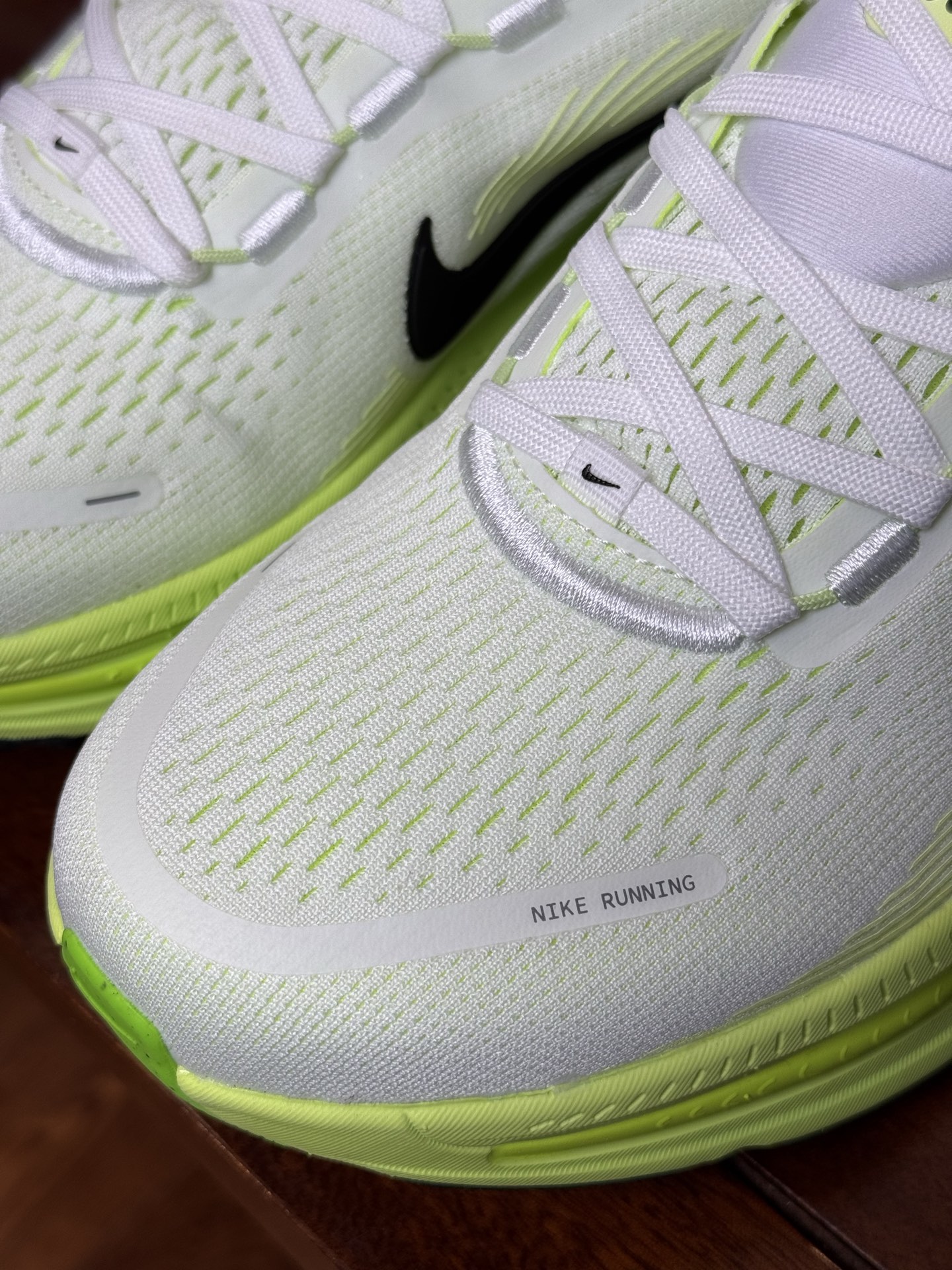 
Nike Vomero 18 马拉松跑鞋 第2色白绿 HM6803-100
尺码36-45带半码