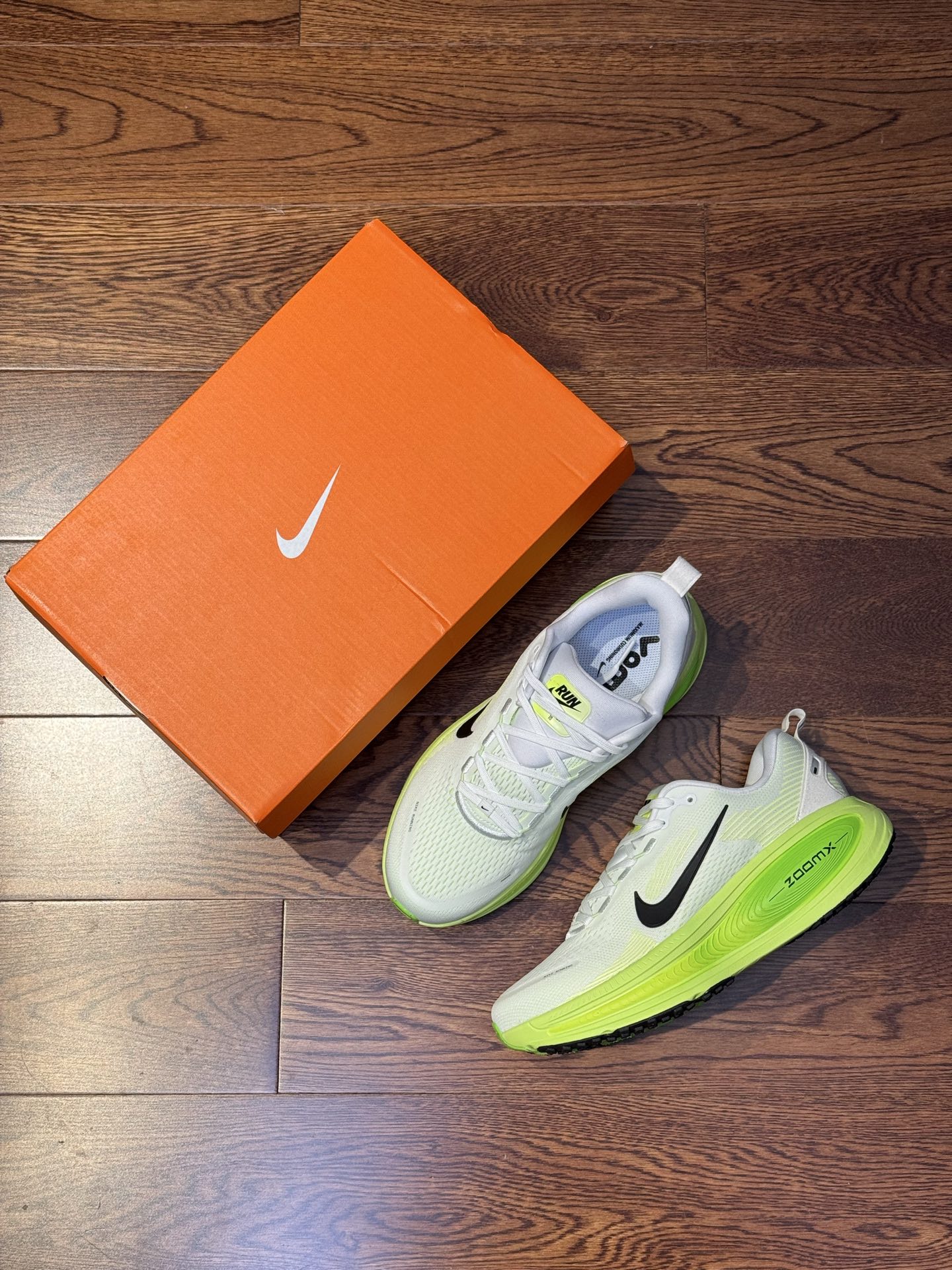 
Nike Vomero 18 马拉松跑鞋 第2色白绿 HM6803-100
尺码36-45带半码