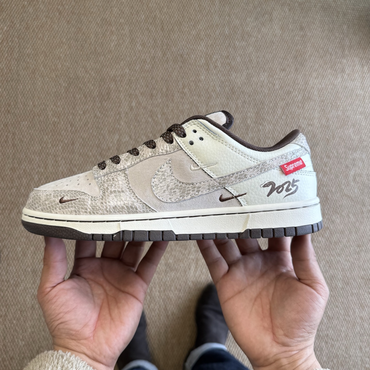  
【定制球鞋】Dunk个性定制款 
第30色：Supreme联名蛇年限定
XS1086-018   尺
