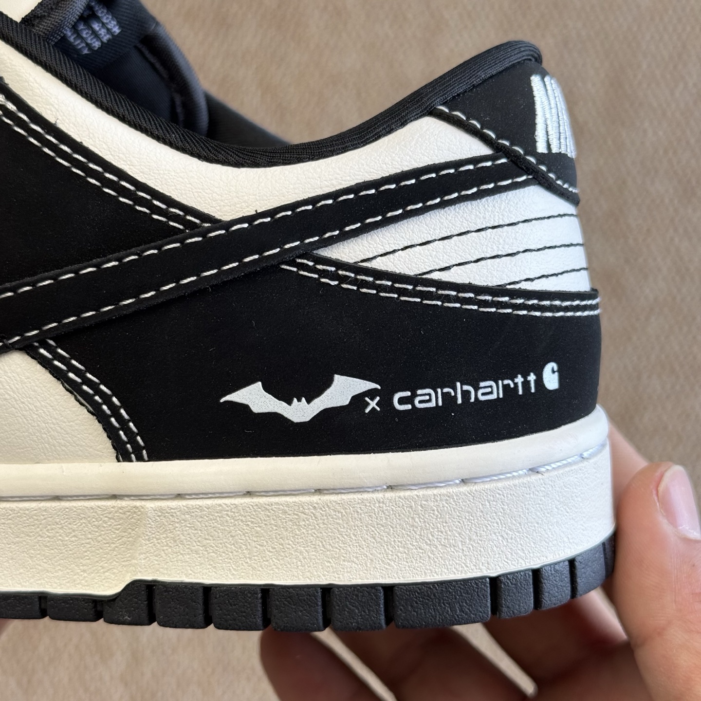  
【定制球鞋】Dunk个性定制款 
第32色：卡哈特CARHARTT 蝙蝠侠联名🦇
FC1688-30