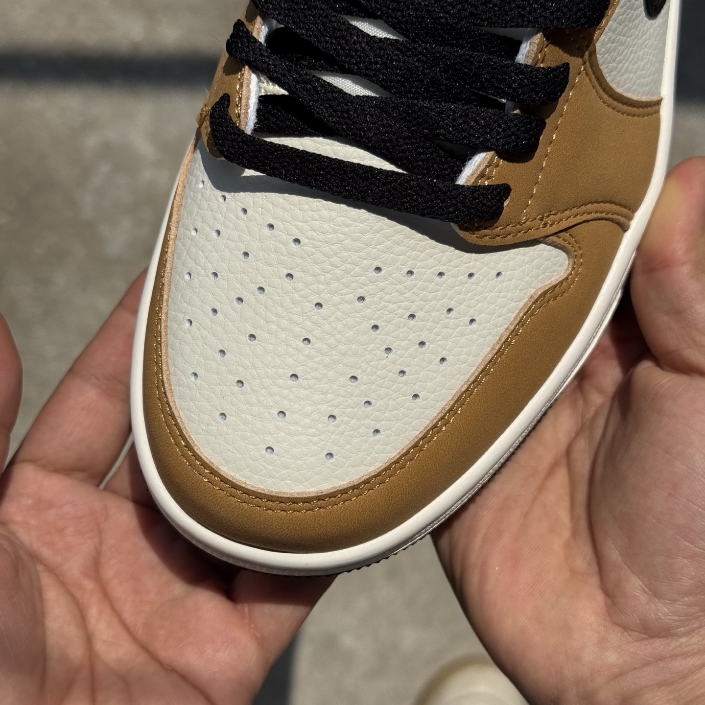  
D版 顶级性价比低帮！
Air Jordan AJ1 Low 低帮系列 小麦棕白
鞋型细节堪称完美，