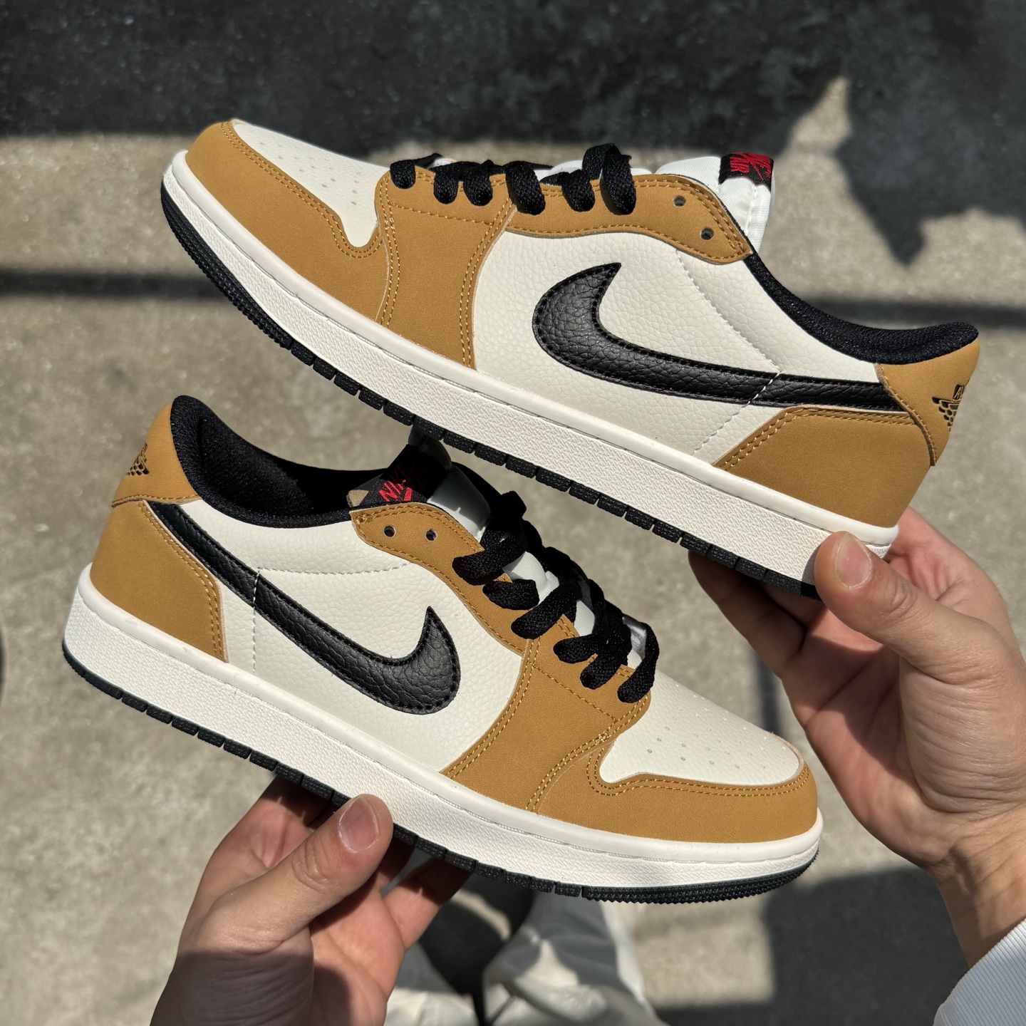  
D版 顶级性价比低帮！
Air Jordan AJ1 Low 低帮系列 小麦棕白
鞋型细节堪称完美，