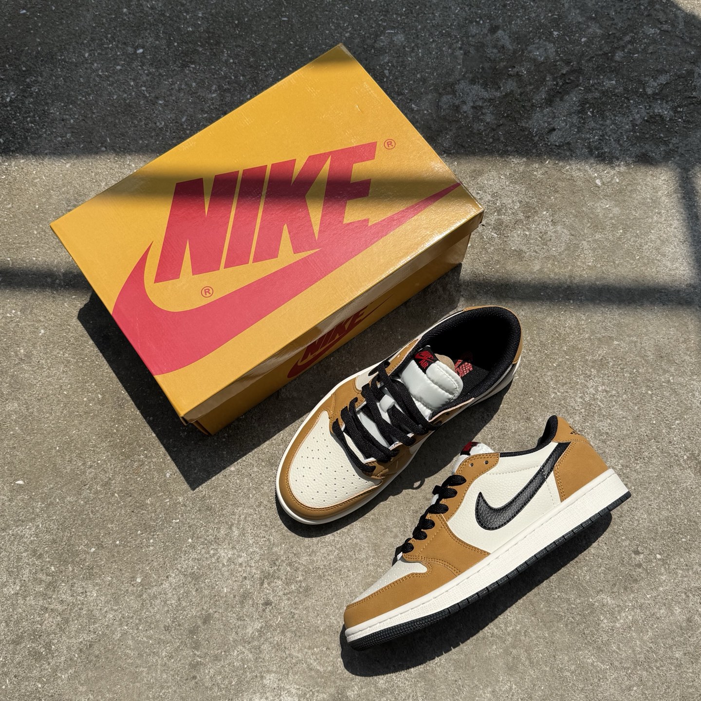  
D版 顶级性价比低帮！
Air Jordan AJ1 Low 低帮系列 小麦棕白
鞋型细节堪称完美，