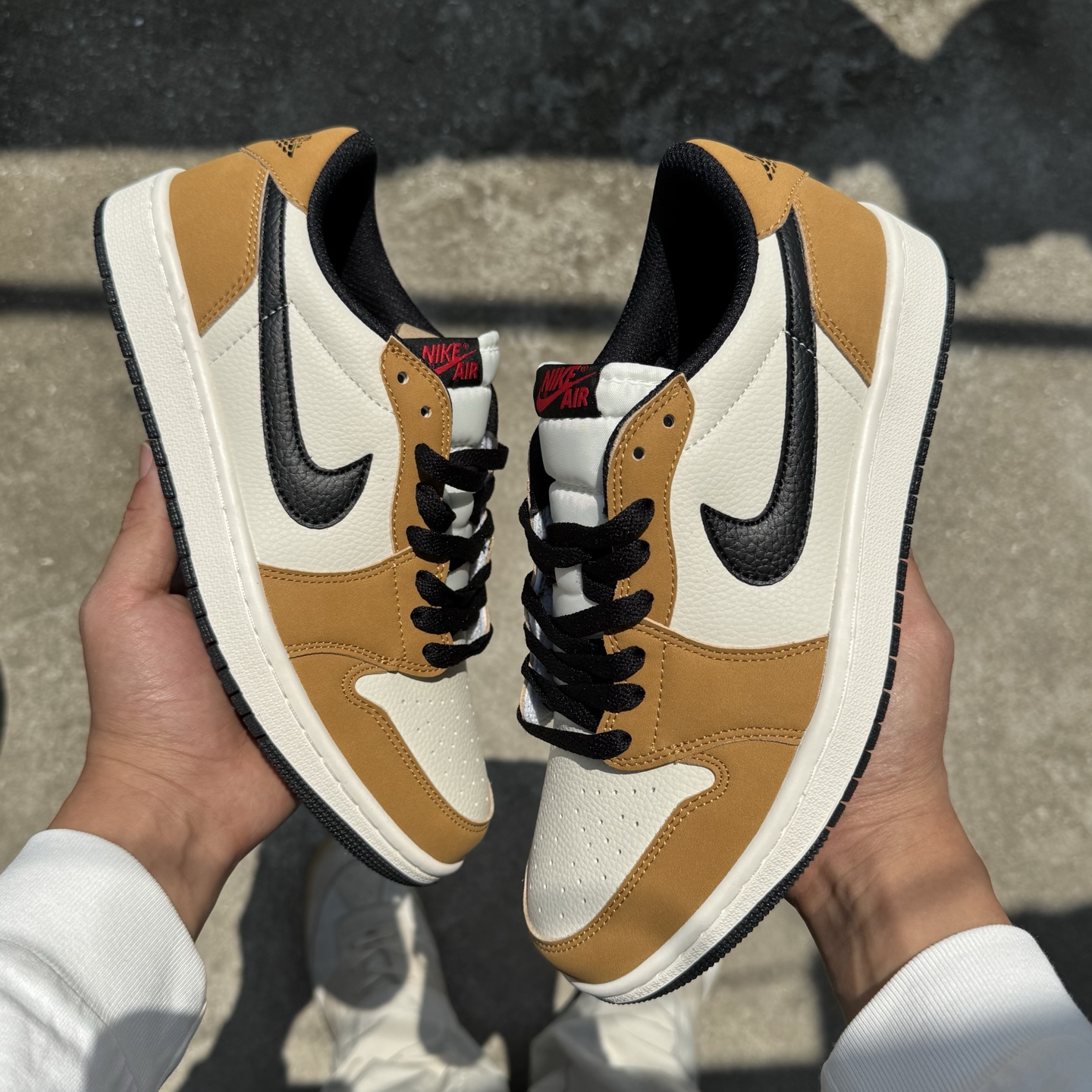  
D版 顶级性价比低帮！
Air Jordan AJ1 Low 低帮系列 小麦棕白
鞋型细节堪称完美，